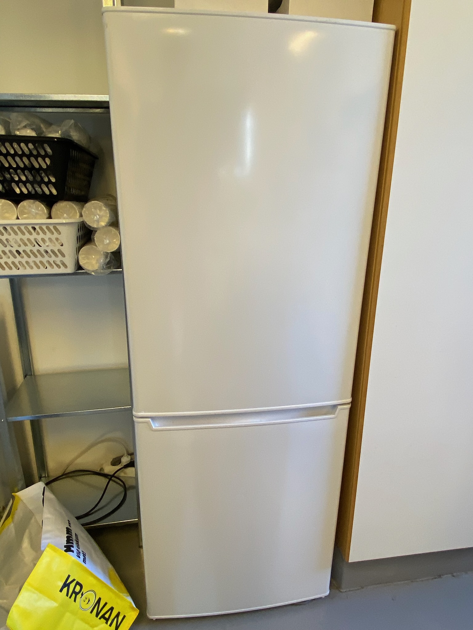SELT / SOLD Matsui kæli- og frystiskápur - H149sm.