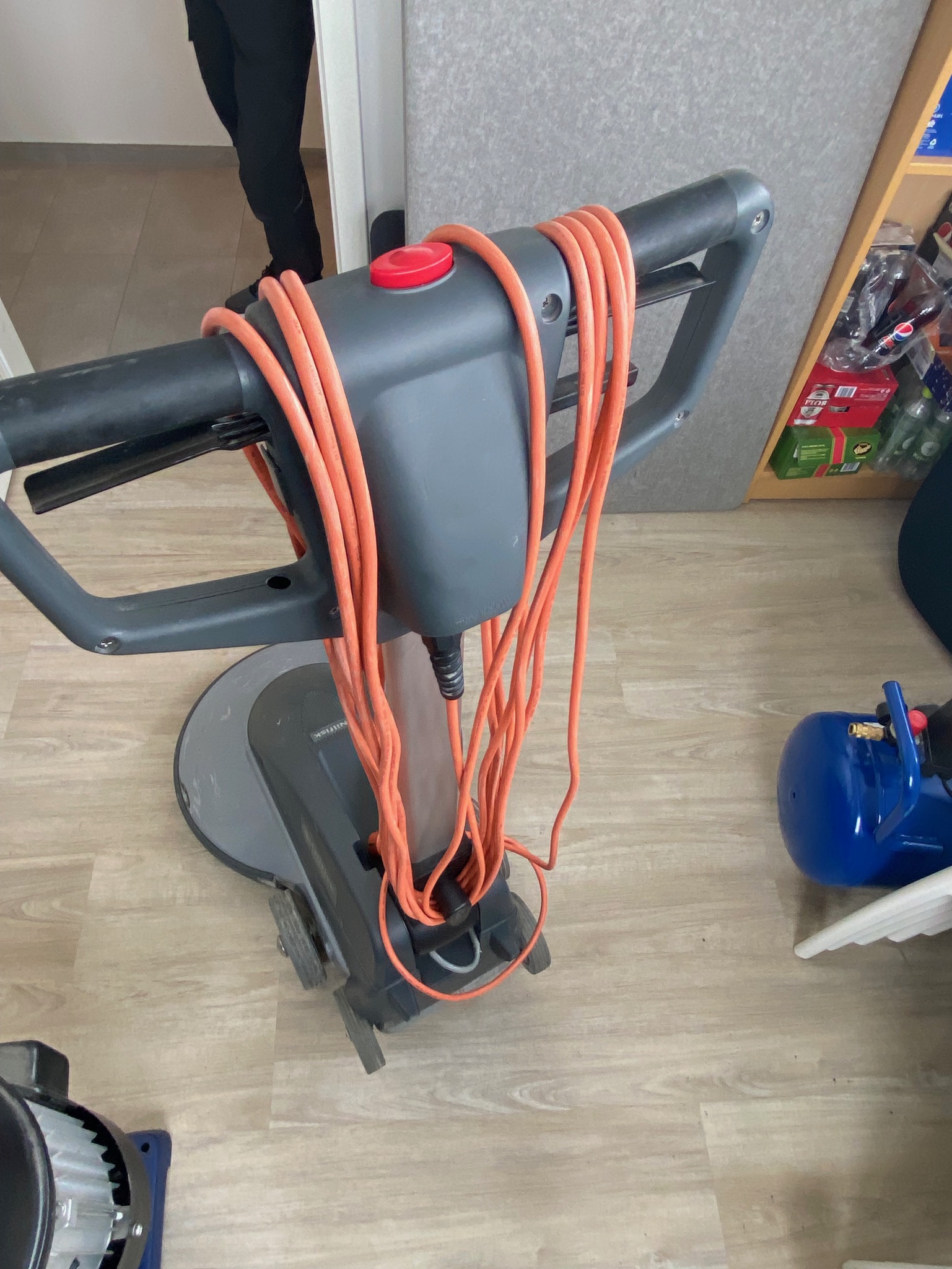 SELT / SOLD Nilfisk gólfslípivél 3