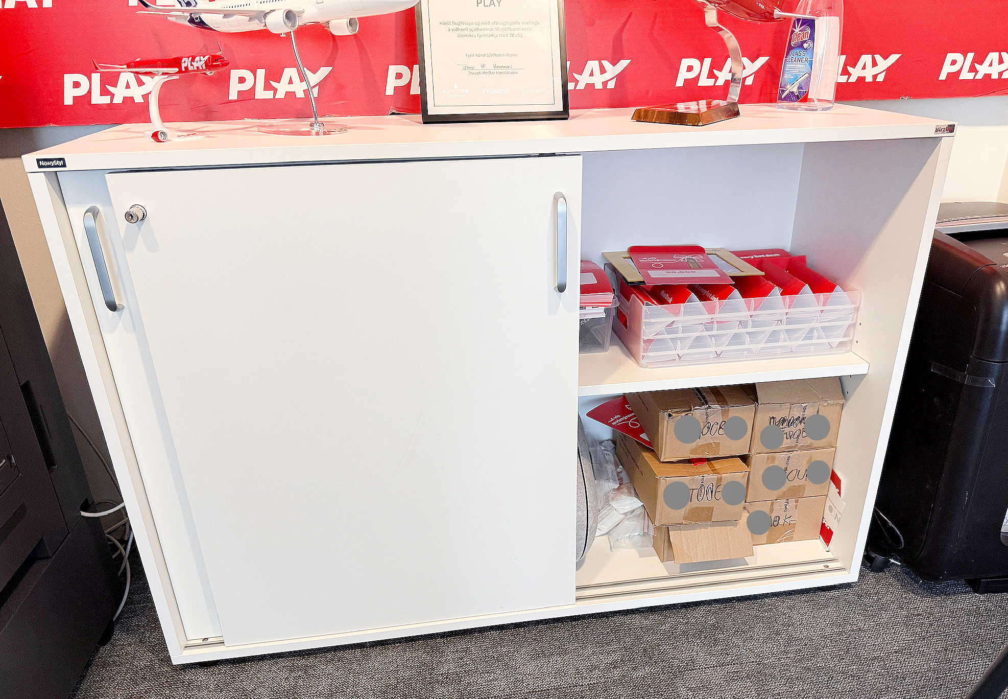 SELT / SOLD Nowystyl rennihurðaskápur frá Hirzlunni - PLAY 3
