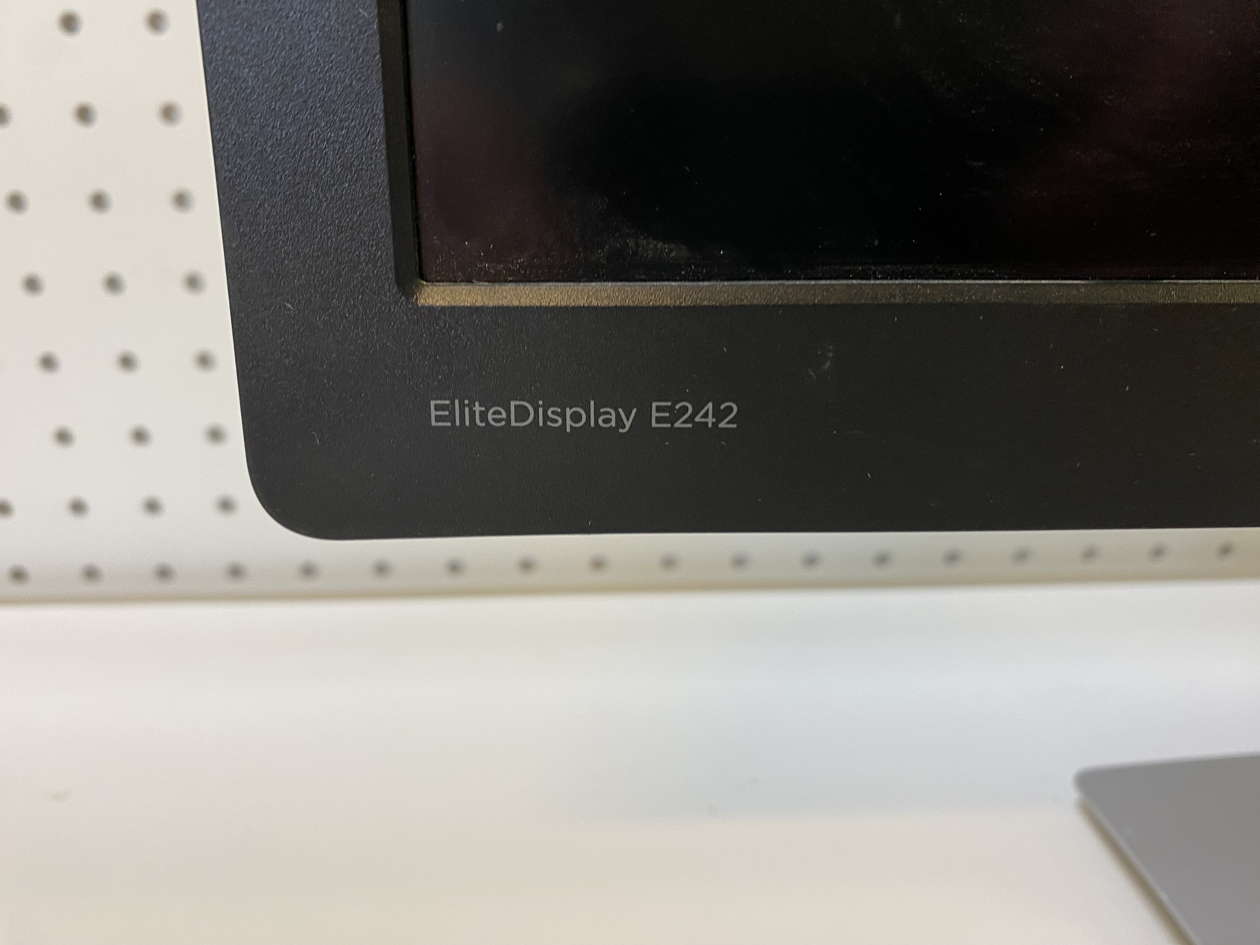 SELT / SOLD HP EliteDisplay tölvuskjár, 24'' 4