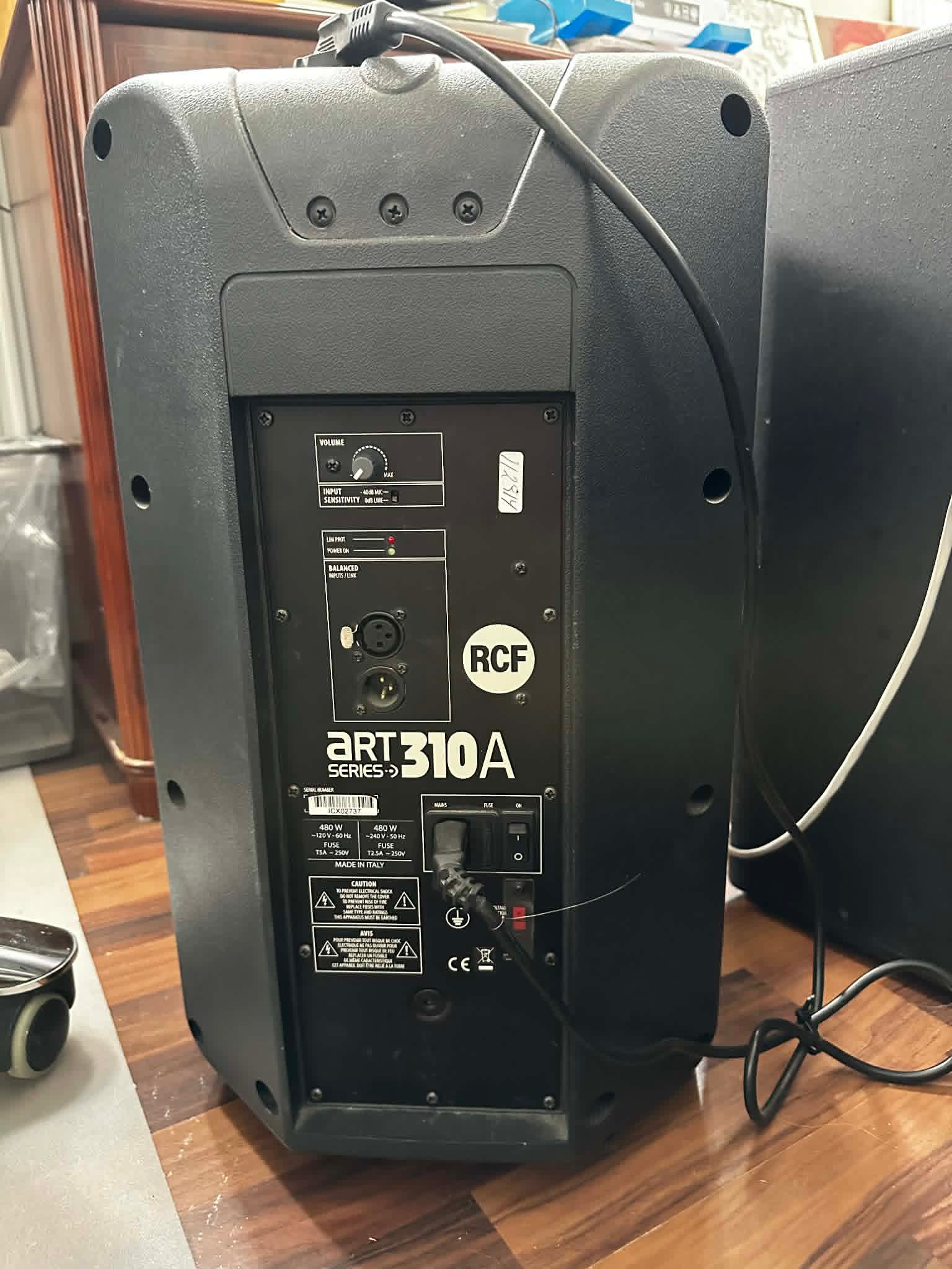 RCF hljóðkerfi, 2 hátalarar, bassabox og mixer 5