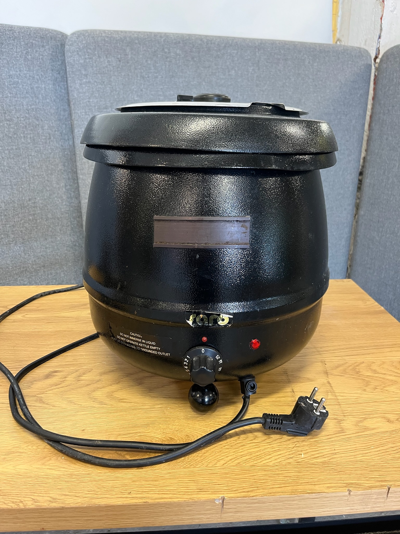 SELT / SOLD Saro súpupottur, 8 lítra