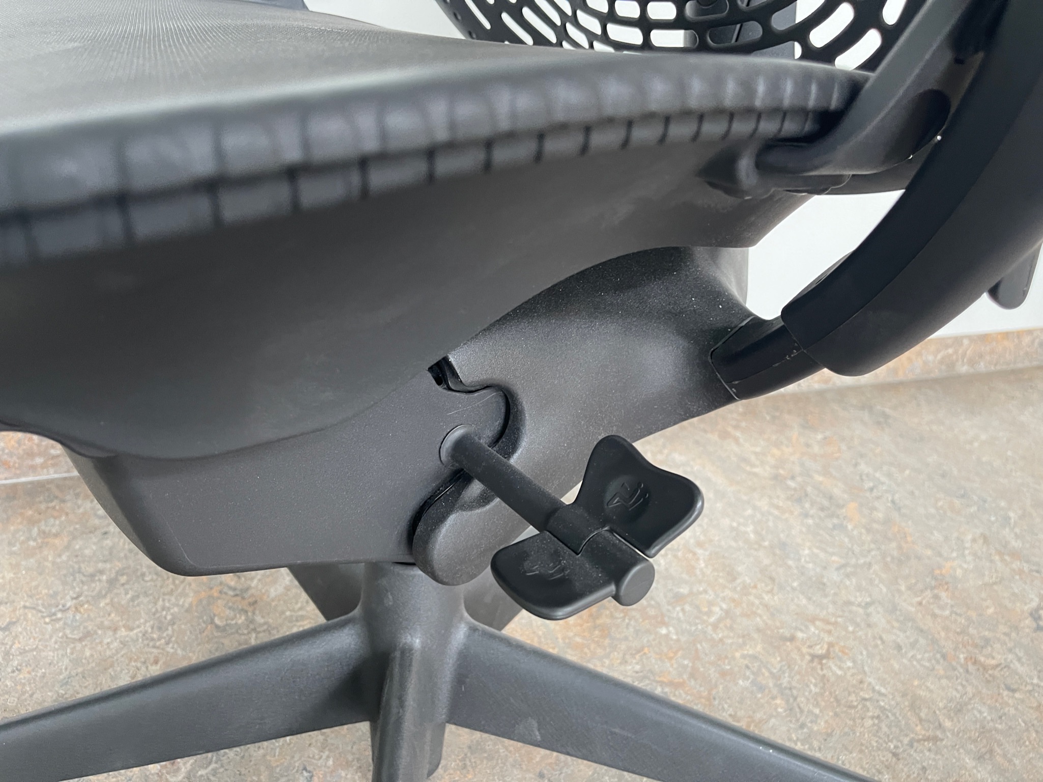 SELT / SOLD Herman Miller (Mirra) 8