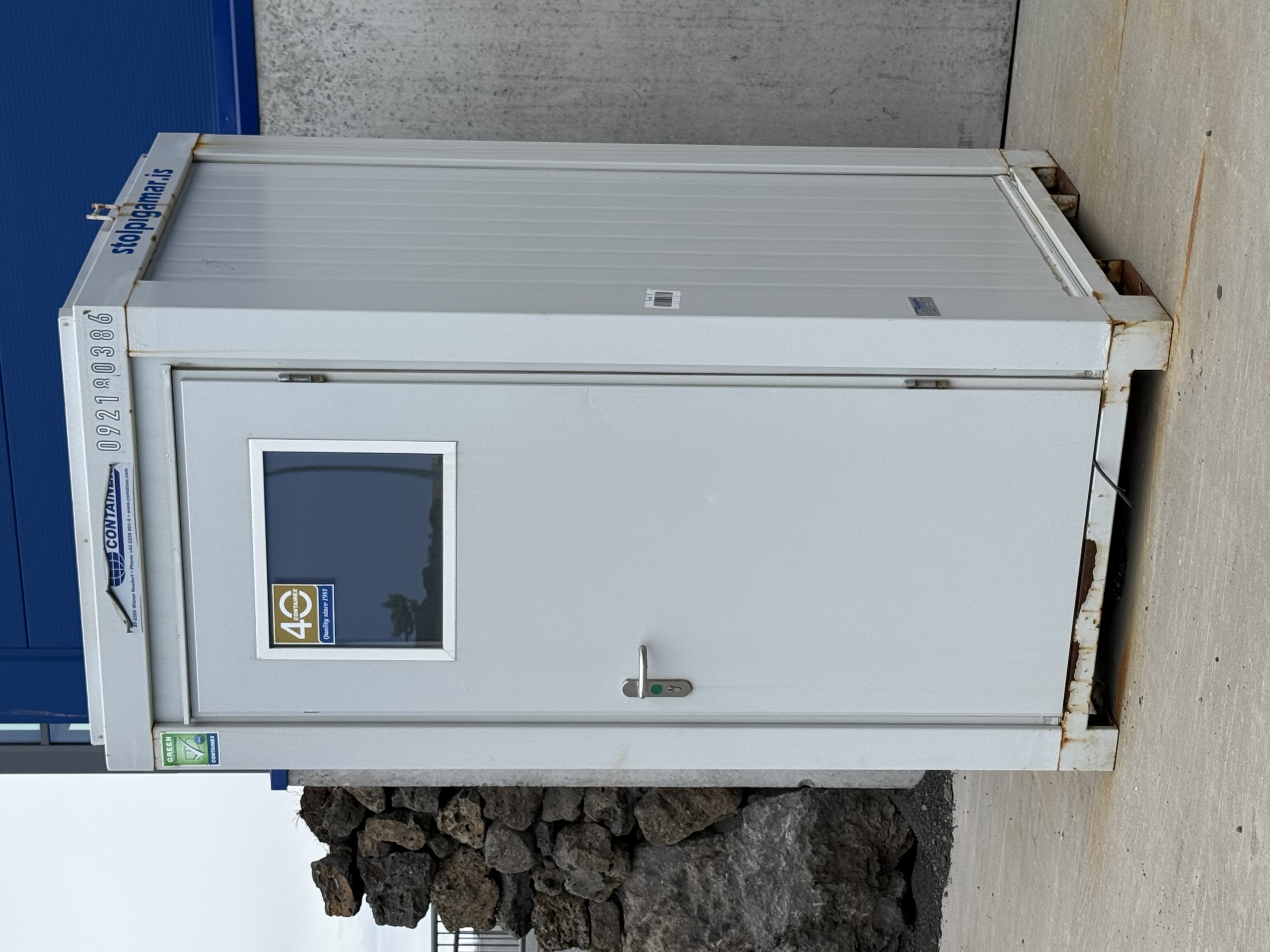SELT / SOLD - Salerni - WC - Gámaeining - gámahús 4