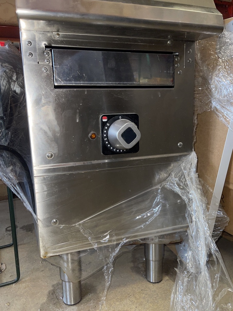 SELT / SOLD Olis rafmagnsgrill 400X730 H.870 10