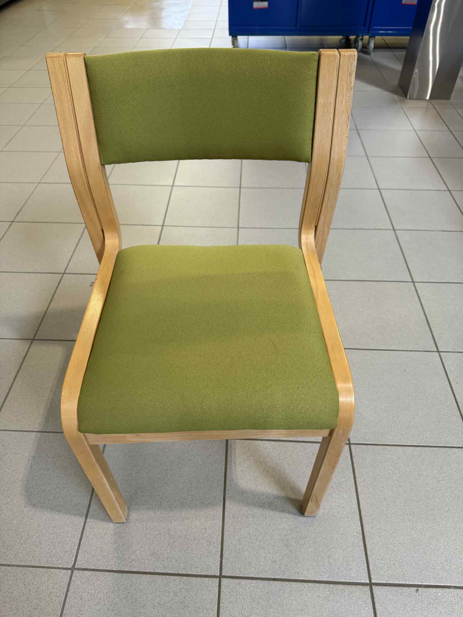 SELT / SOLD Viðartaustólar ljósgrænir staflanlegir 2