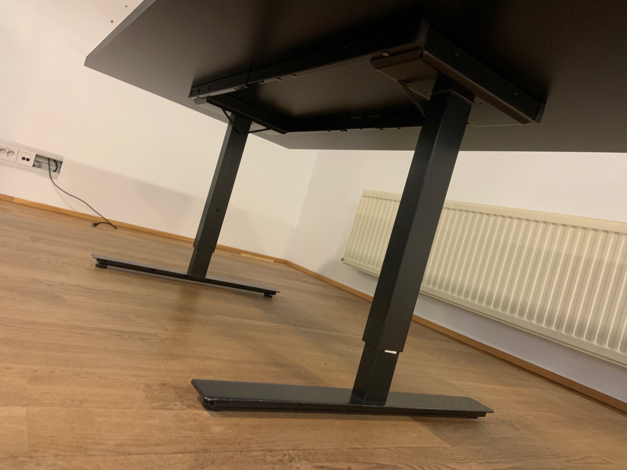 Endurnýtt/selt-Bulo fundarborð svart 200x120sm 4