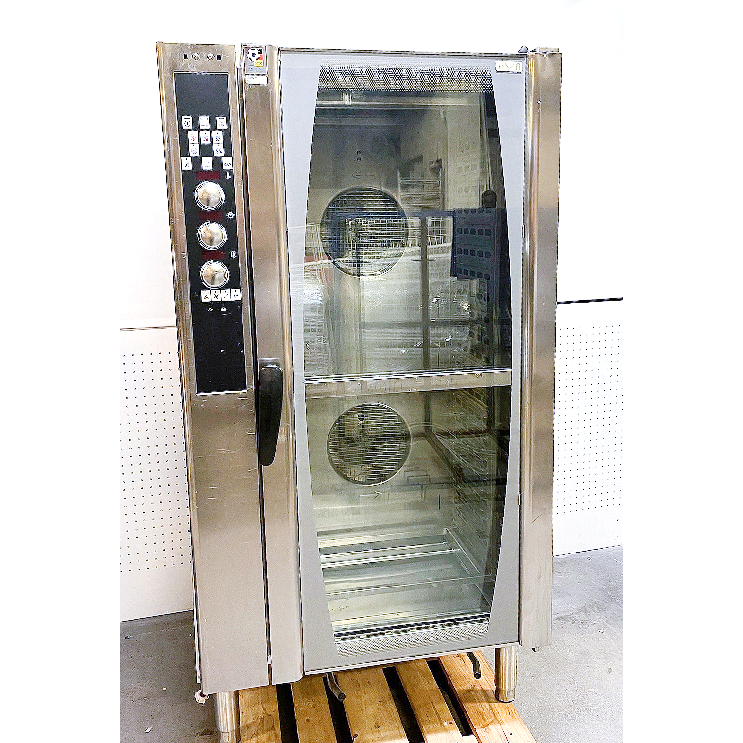 SELT / SOLD Zanussi gufuofn, 20 skúffur
