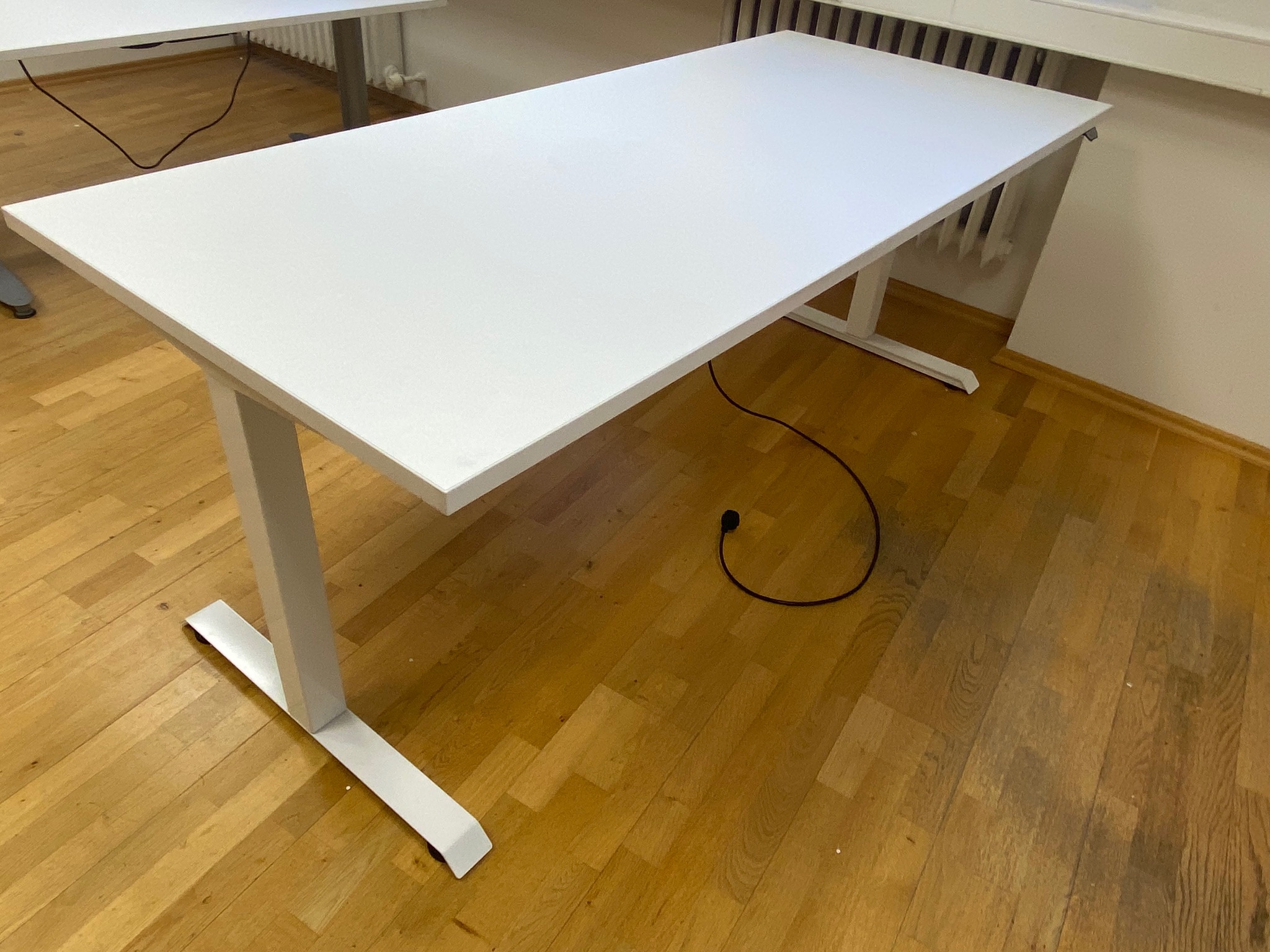 SELT/SOLD Rafmagnsborð hvítt frá Pennanum, 180 x 80 sm.