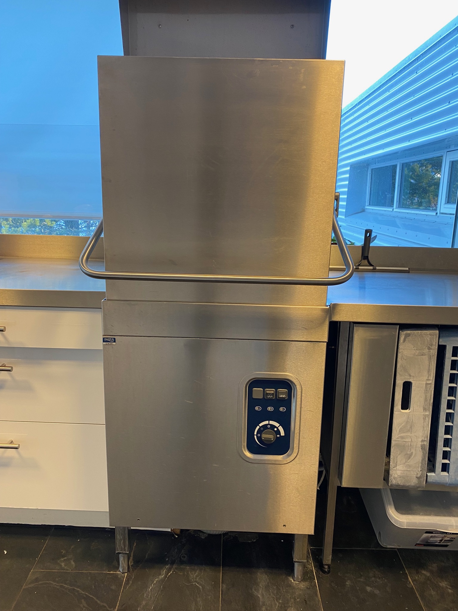 SELT / SOLD Comenda húddvél - vel með farin 3