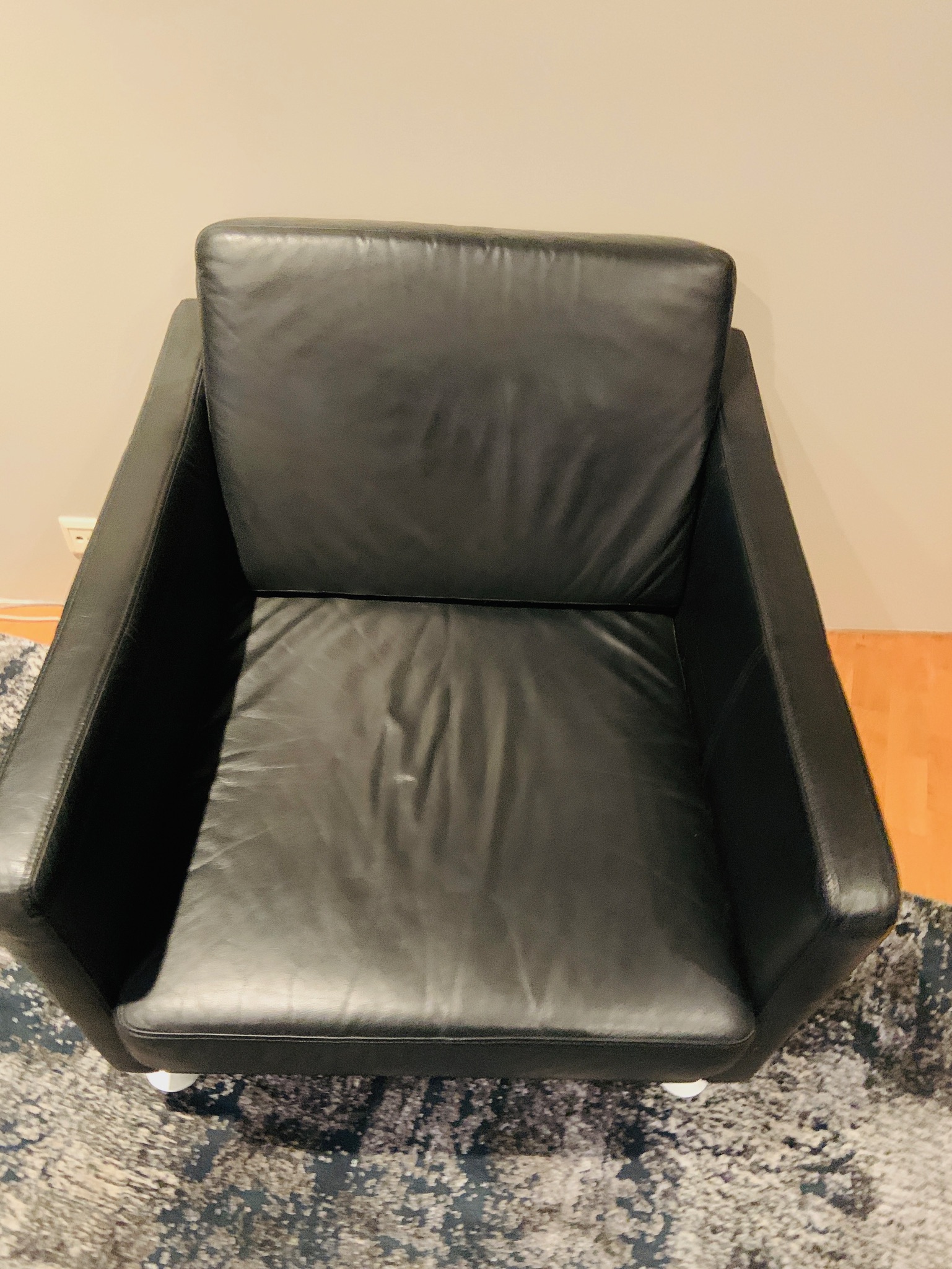 SELT / SOLD Leðurstóll 7