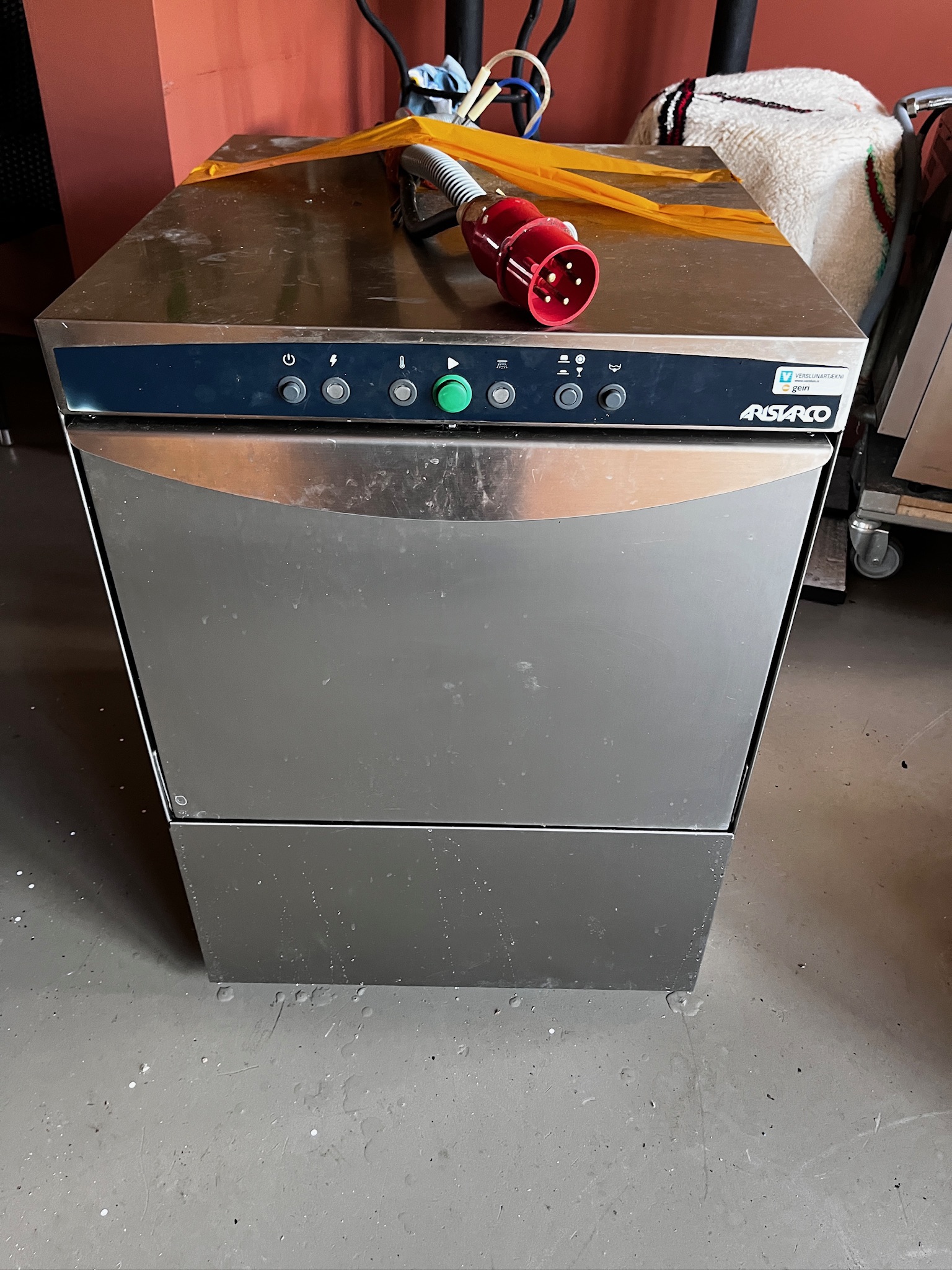 SELT / SOLD Aristarco undirborðsvél, H82 x B57 x D63 sm.