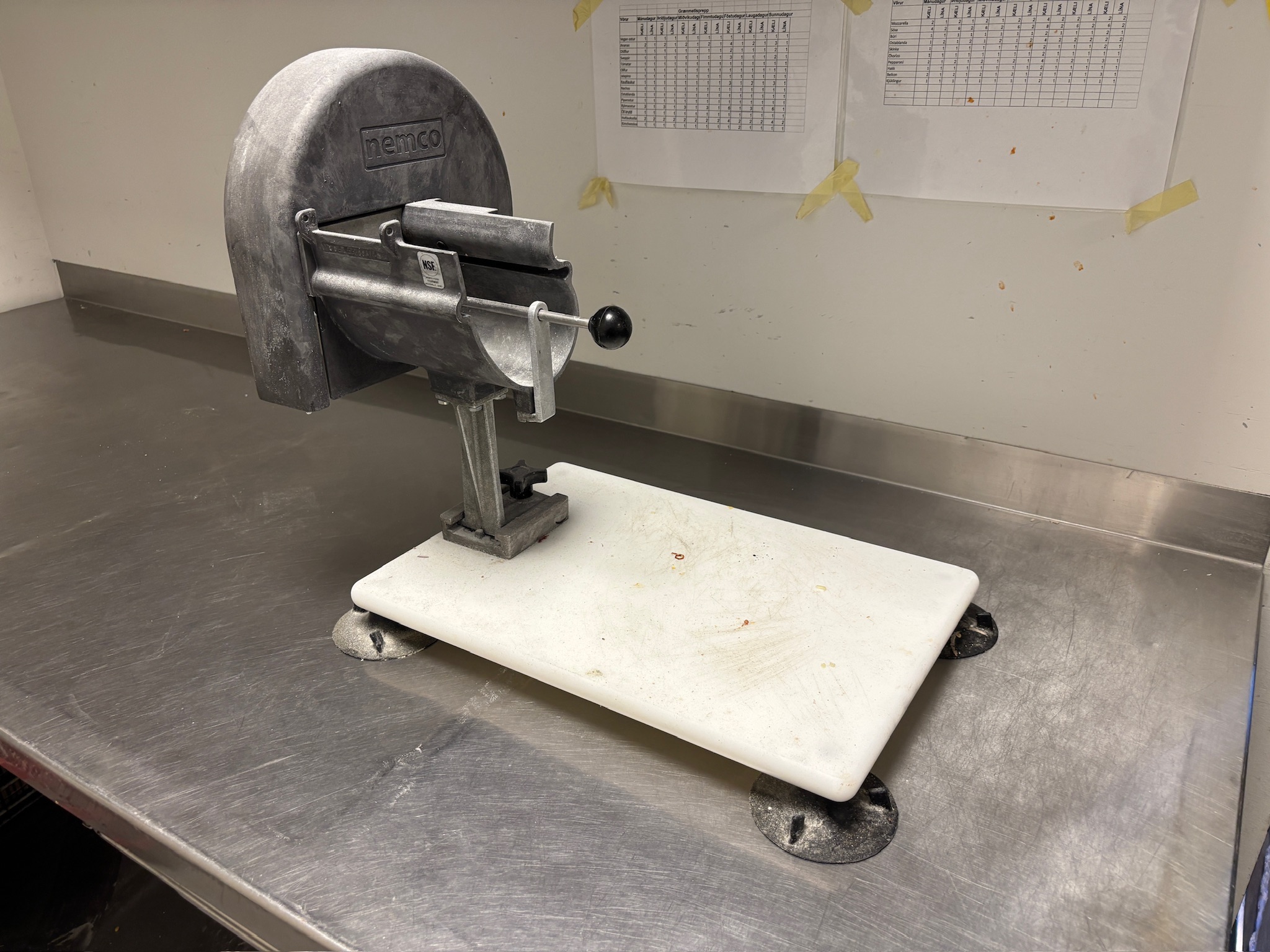 SELT / SOLD Nemco Easy Vegetable Slicer - 25 Slice