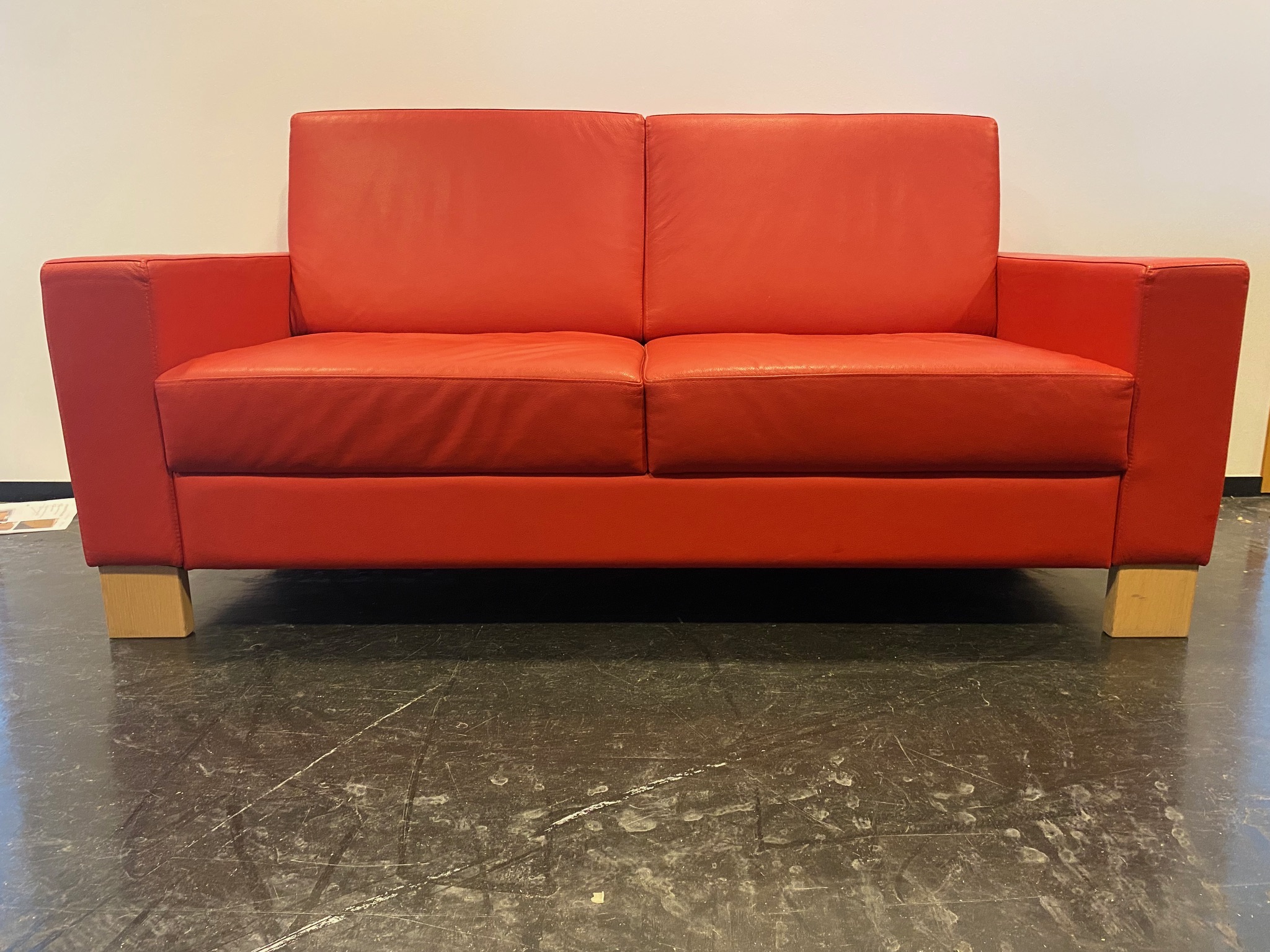SELT / SOLD Sérsmíðaður leðursófi G.Á. Húsgögn, B170 x D85 sm.