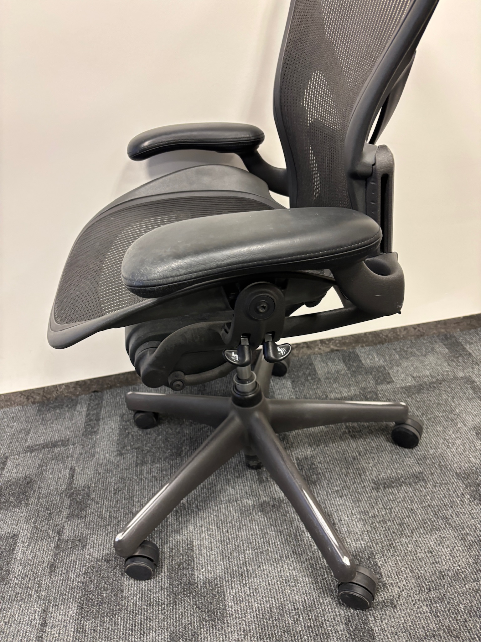 SELT / SOLD Herman Miller Aeron, B stærð 4