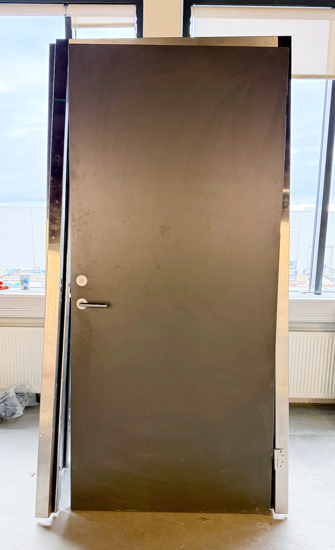 SELT / SOLD Viðarhurð í stálkarmi frá Tré-x H221xB112sm.