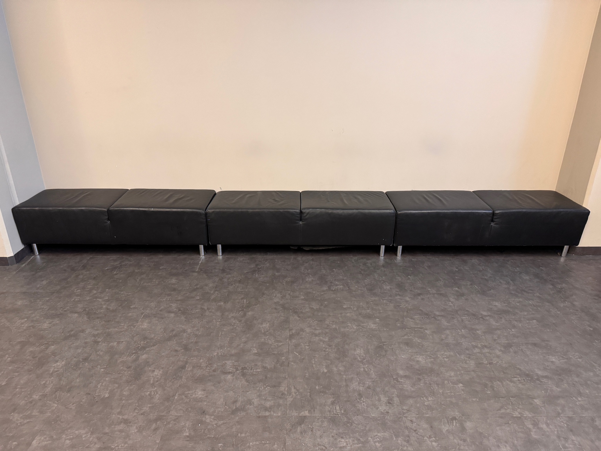 SELT / SOLD Leðurbekkur, B135xD45xH40sm. 5