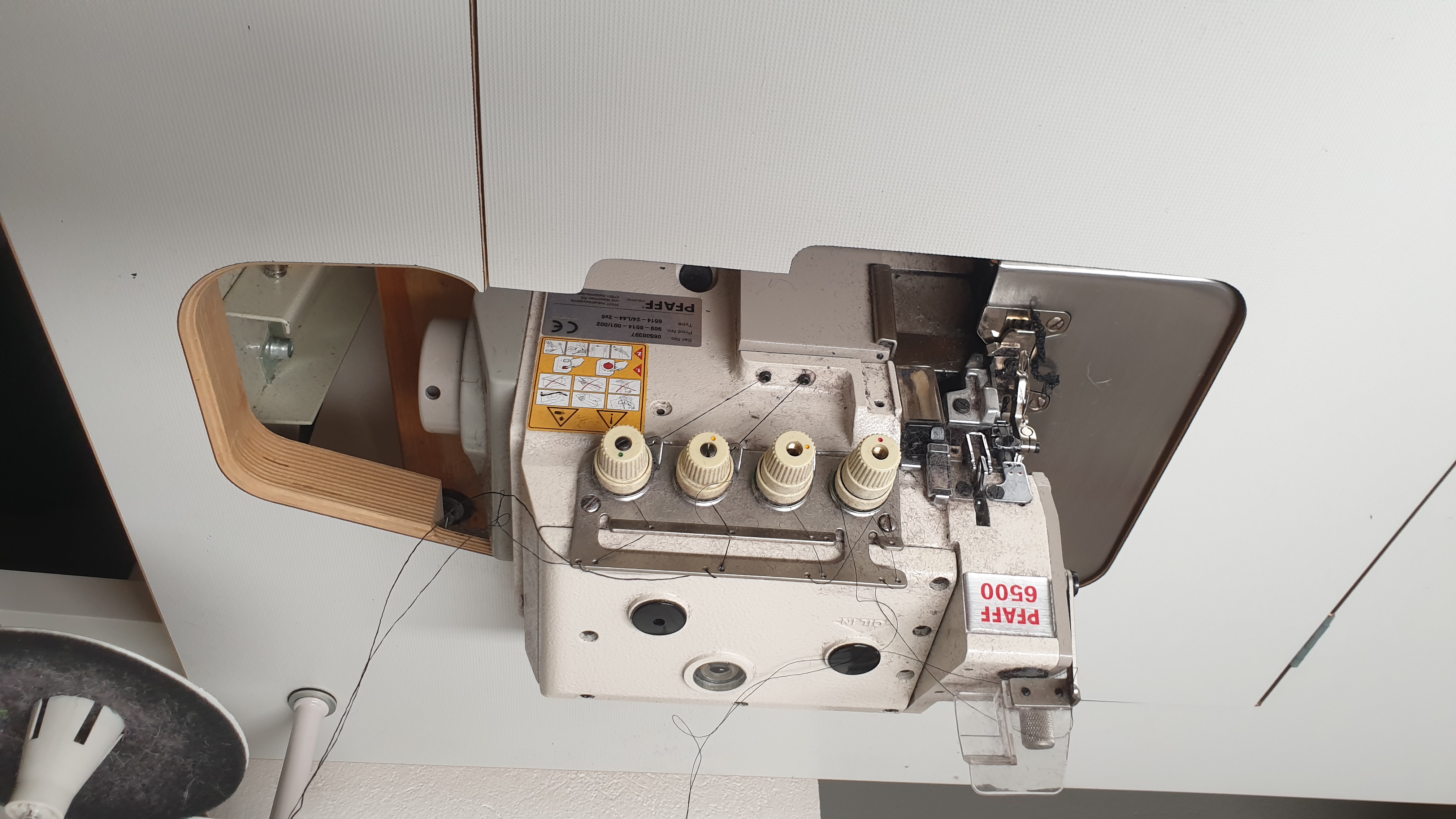 Selt - PFAFF Ocerlock 6512 - saumavél - sewing machine 2