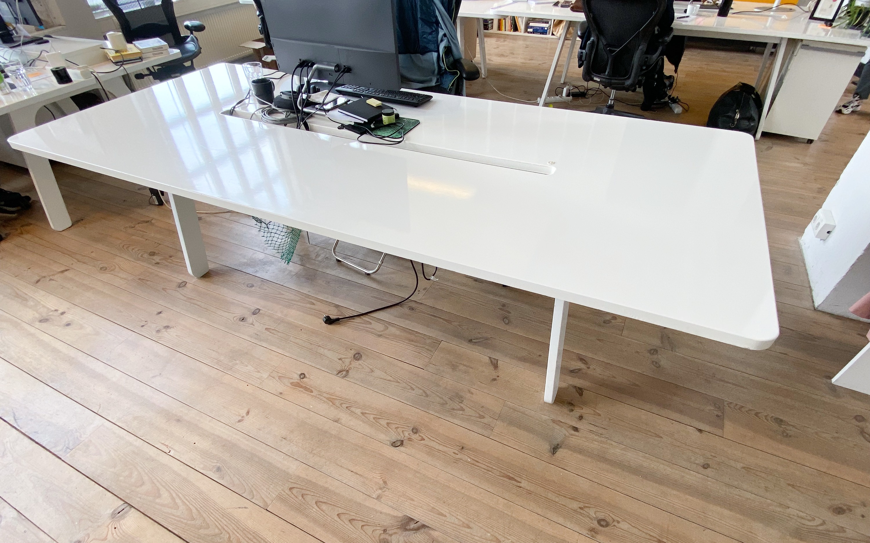 SELT / SOLD skrifborð - starfsstöð - fundarborð - vinnuborð - sérsmíði