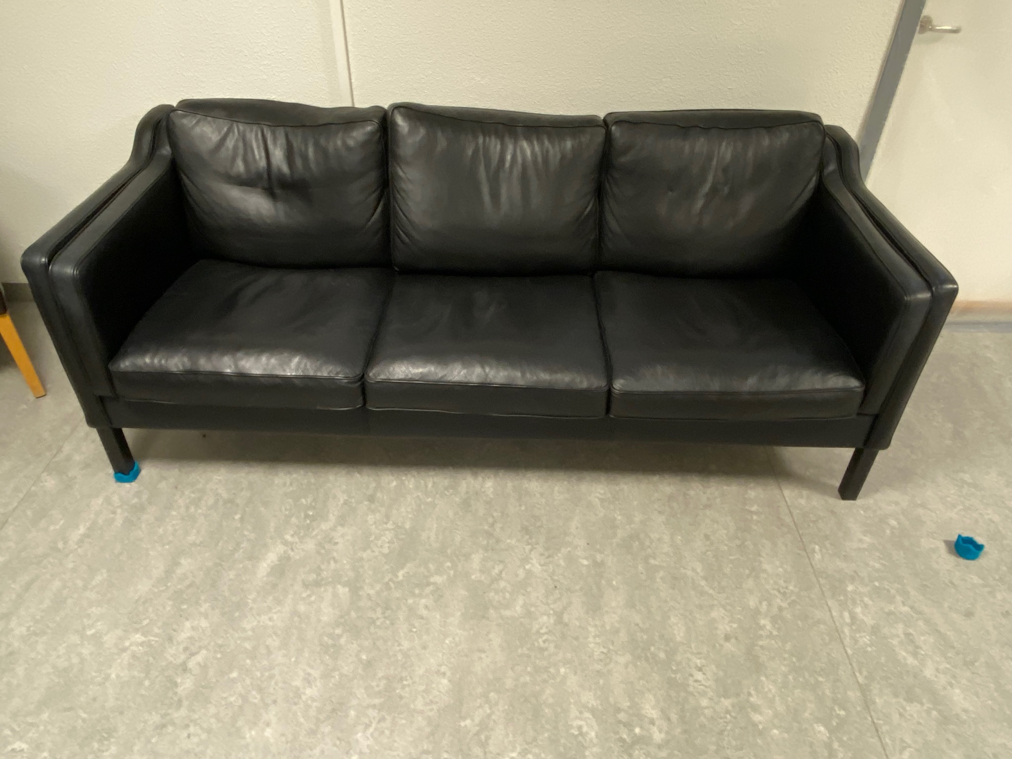 SELT / SOLD Leðursófi, 3gja manna, B200 x D80 sm. 3