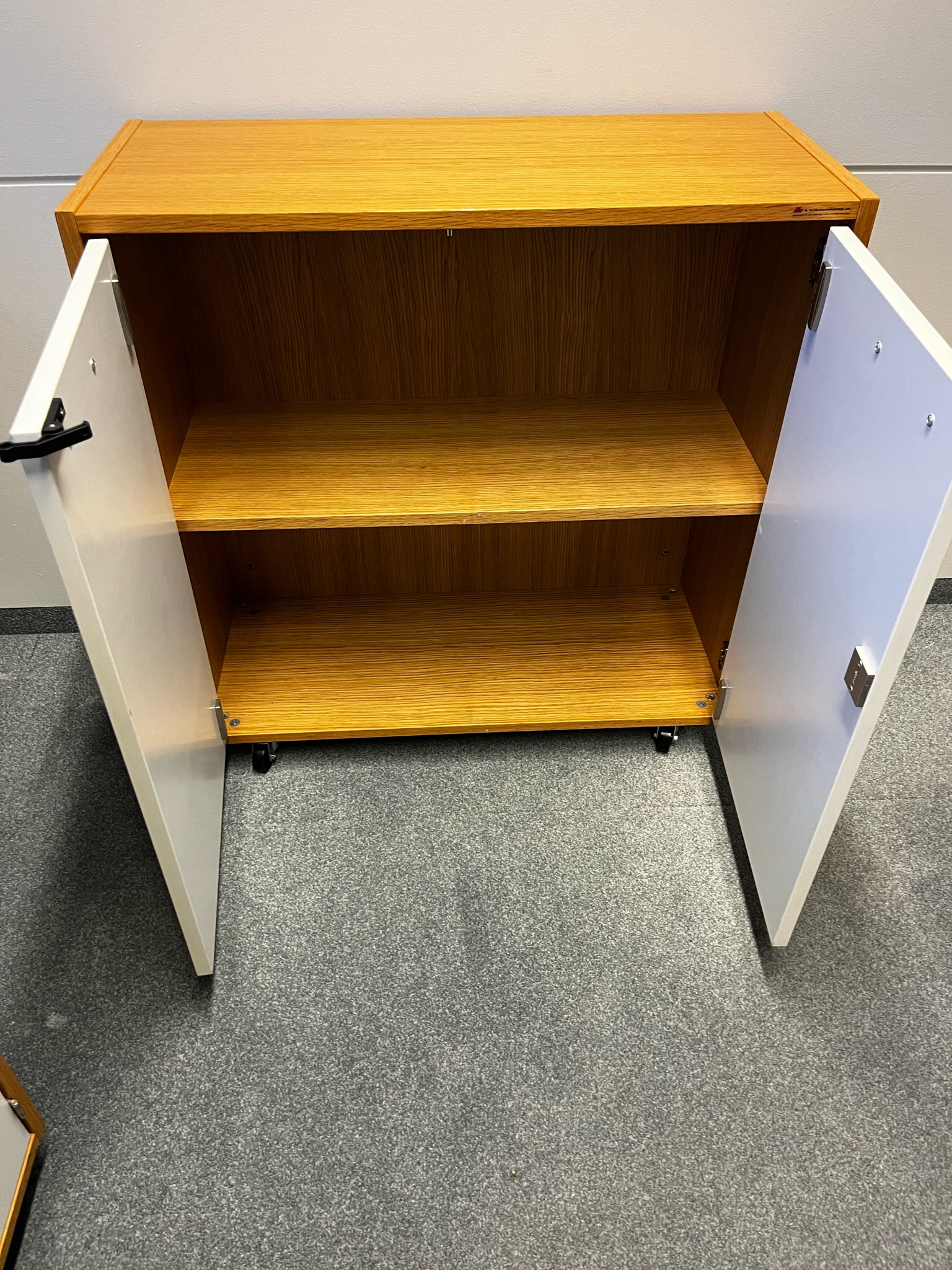 SELT / SOLD ÁG skrifstofuskápur Eik H82 x B80sm á hjólum - 2 stk til. 3
