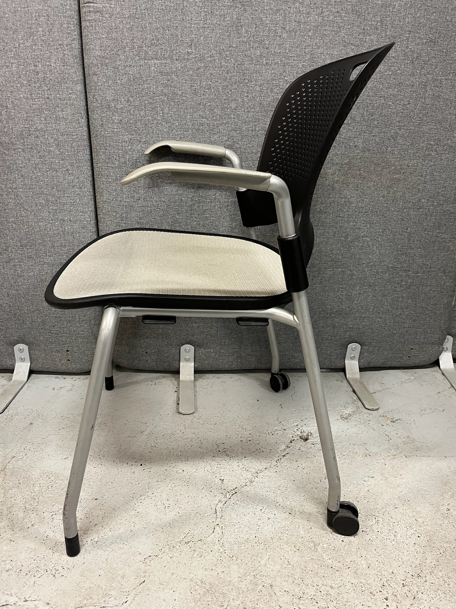 SELT / SOLD - Herman Miller fundarstóll, staflanlegur (2 stk.) 2