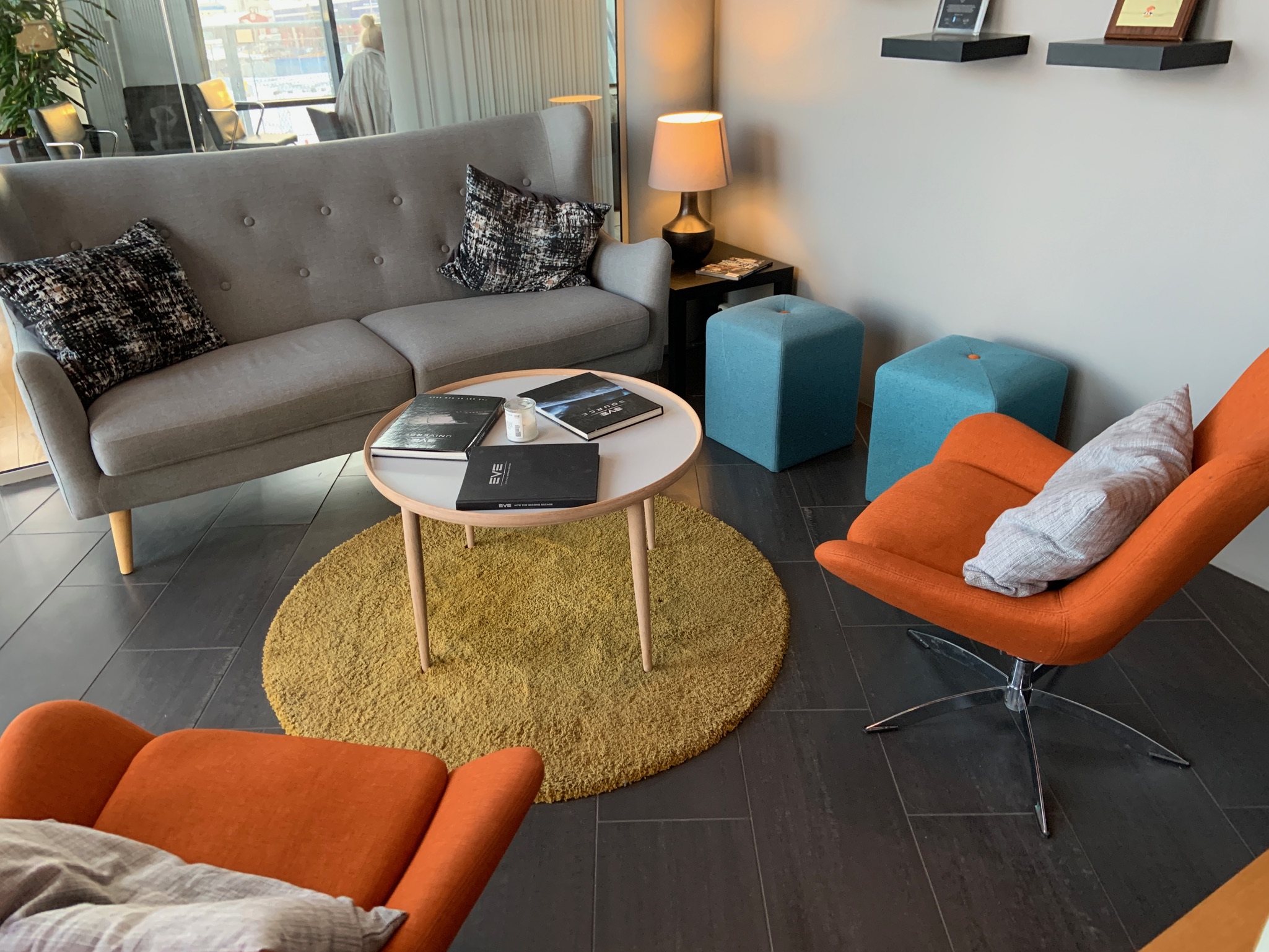 SELT/SOLD - Sófi + stólar + borðstofuborð - sofa,chairs,table