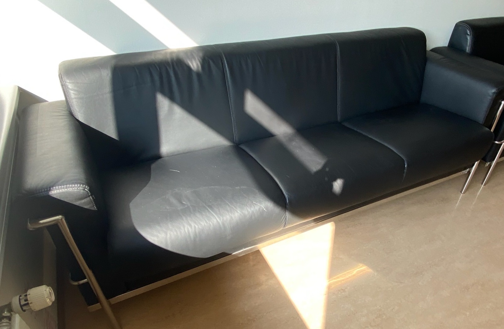 SELT SOLD Vandaður leðursófi - B205 x D65 sm. (2 stk.) - Alþingi 2