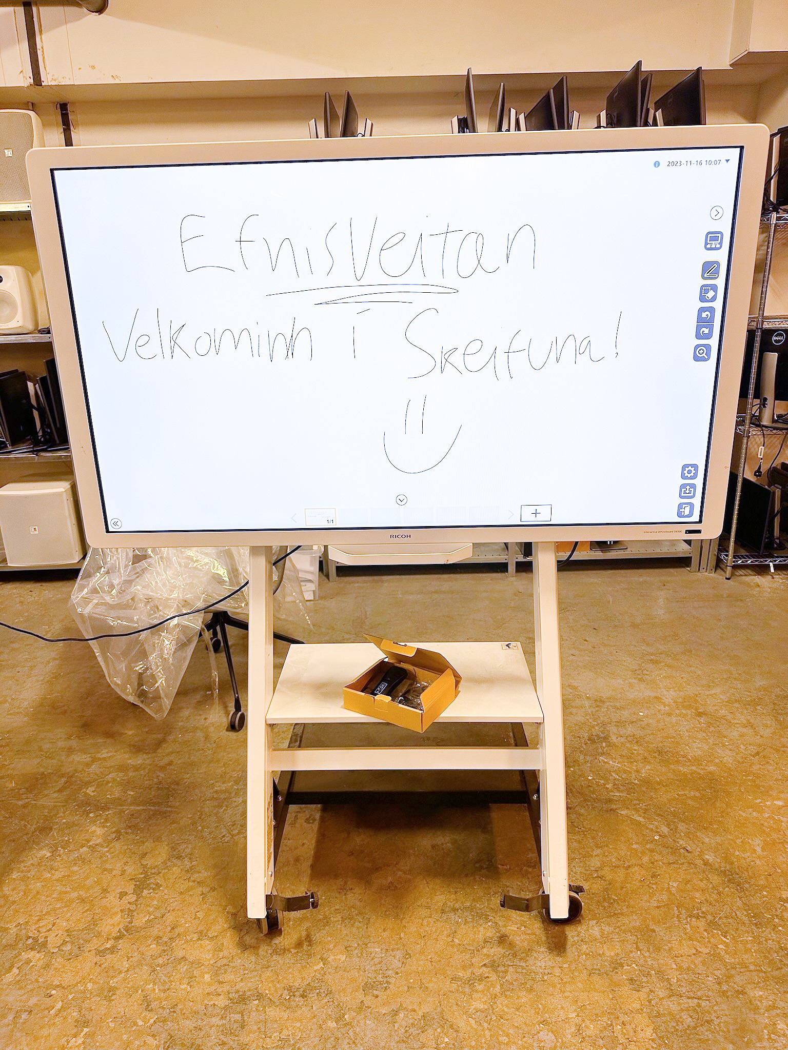 SELT / SOLD Ricoh Interactive Whiteboard D6500 tússtafla