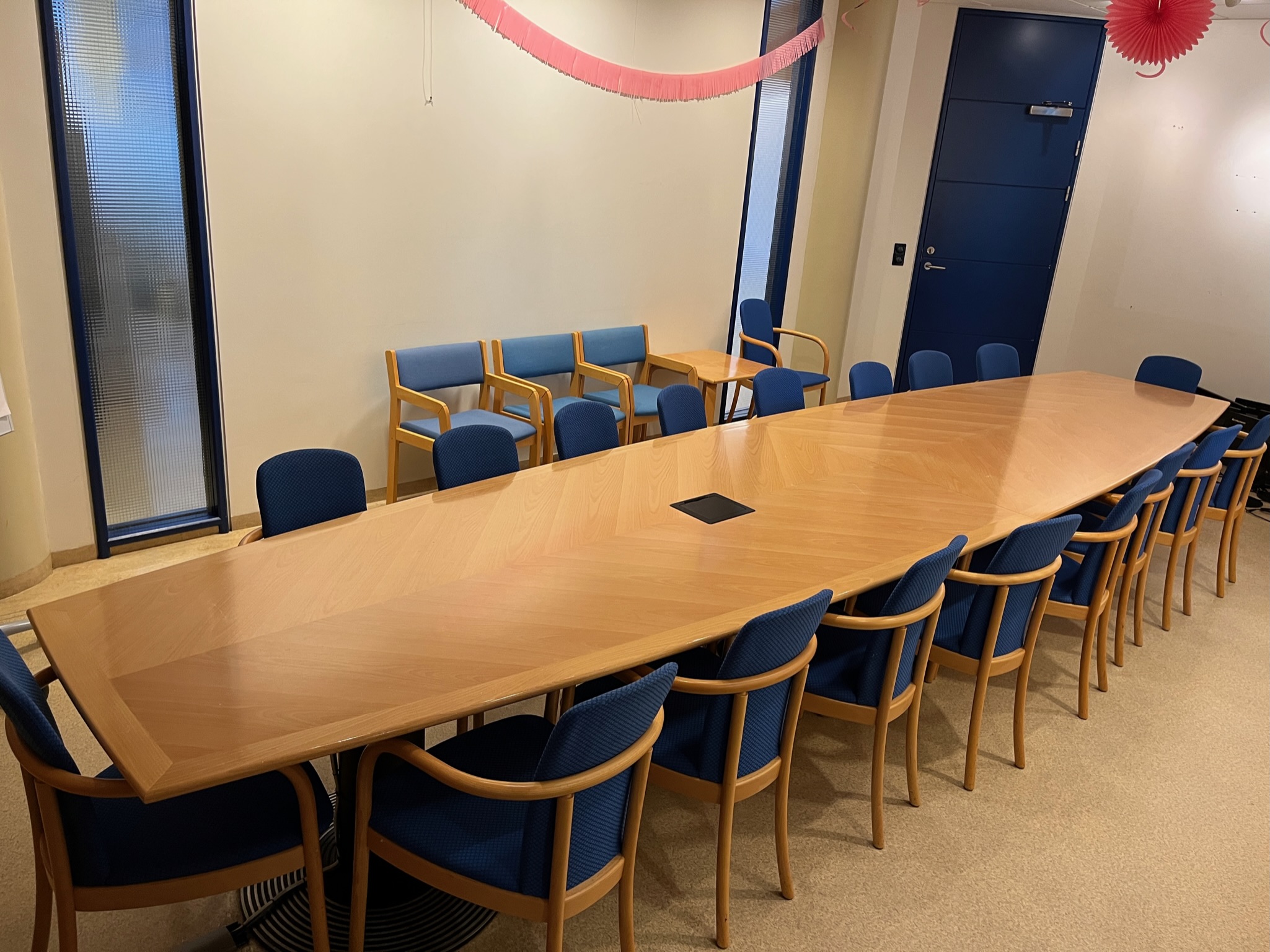 SELT / SOLD Fundarborð 18 manna 5m x 1,2m 3