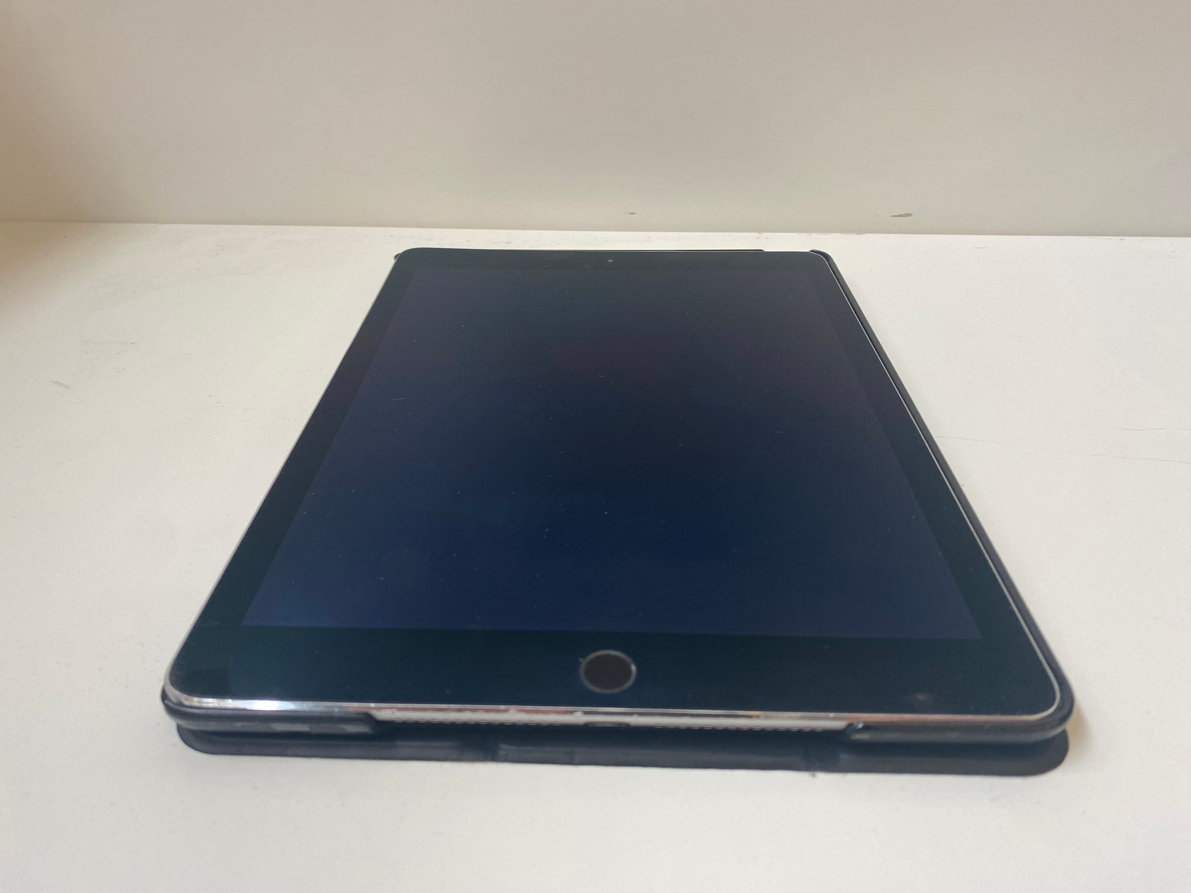 SELT / SOLD Apple iPad Air 2 m.hulstri 8