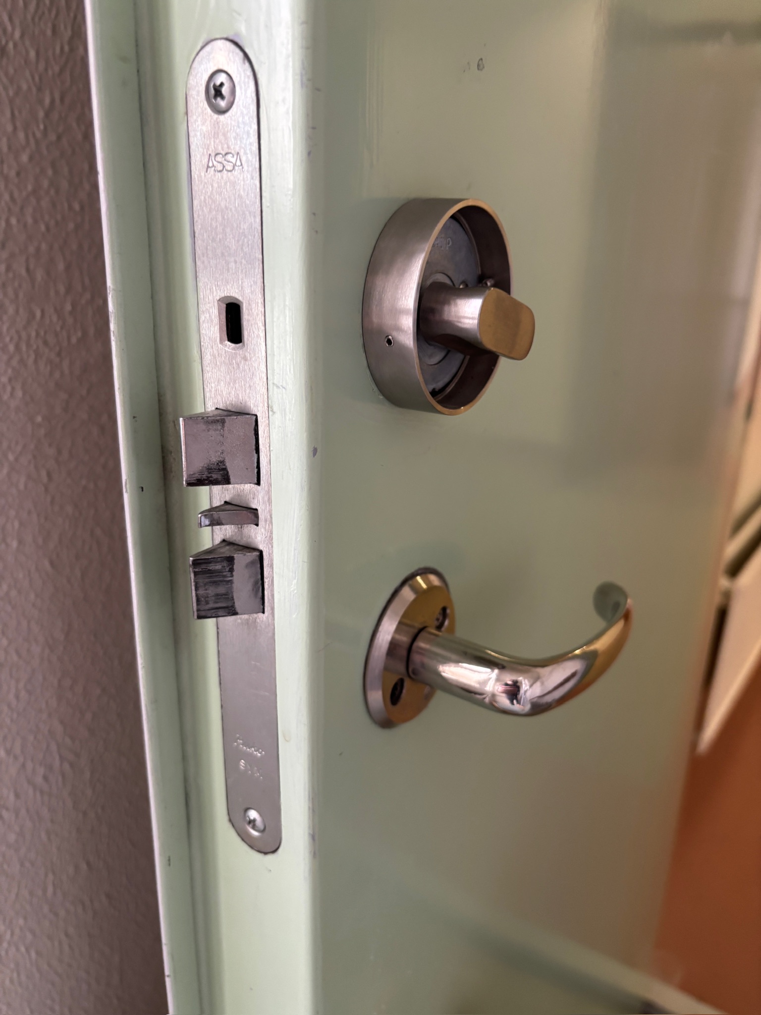 SELT / SOLD Innfelld eldvarnarhurð með pumpu, H217xB109sm. 5