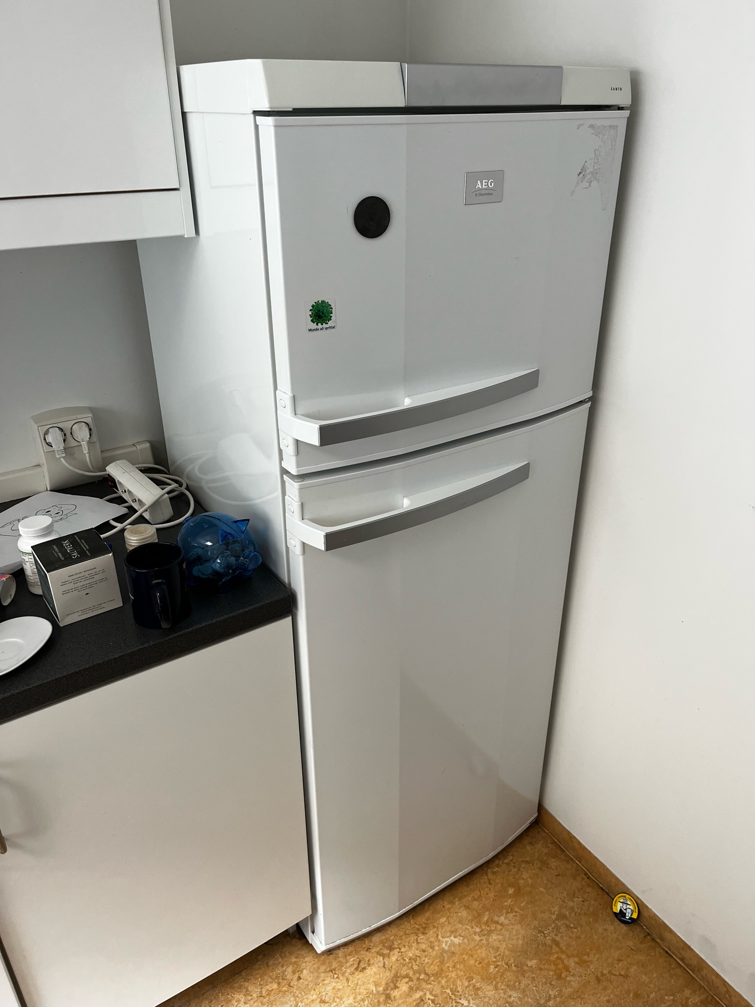 SELT / SOLD AEG Ísskápur m/frysti - 160 sm.