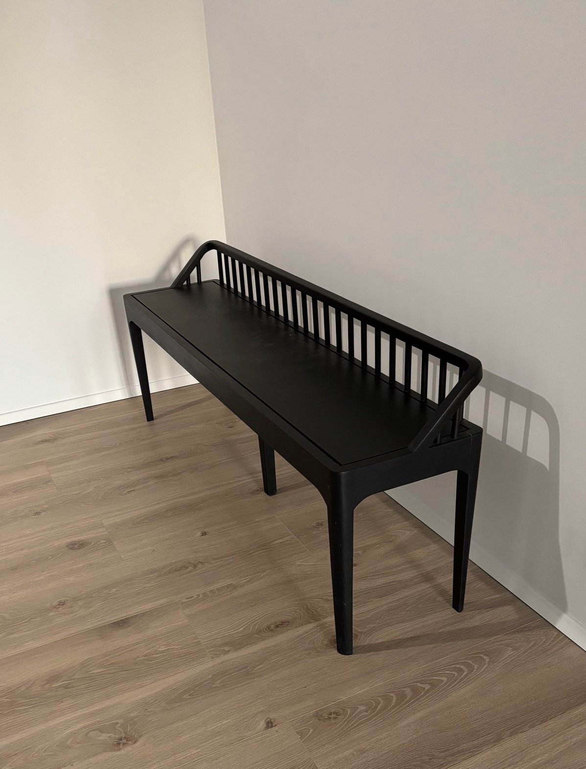 SELT / SOLD Eikarbekkur frá Tekk, B150 x D35 x H60 sm. 2