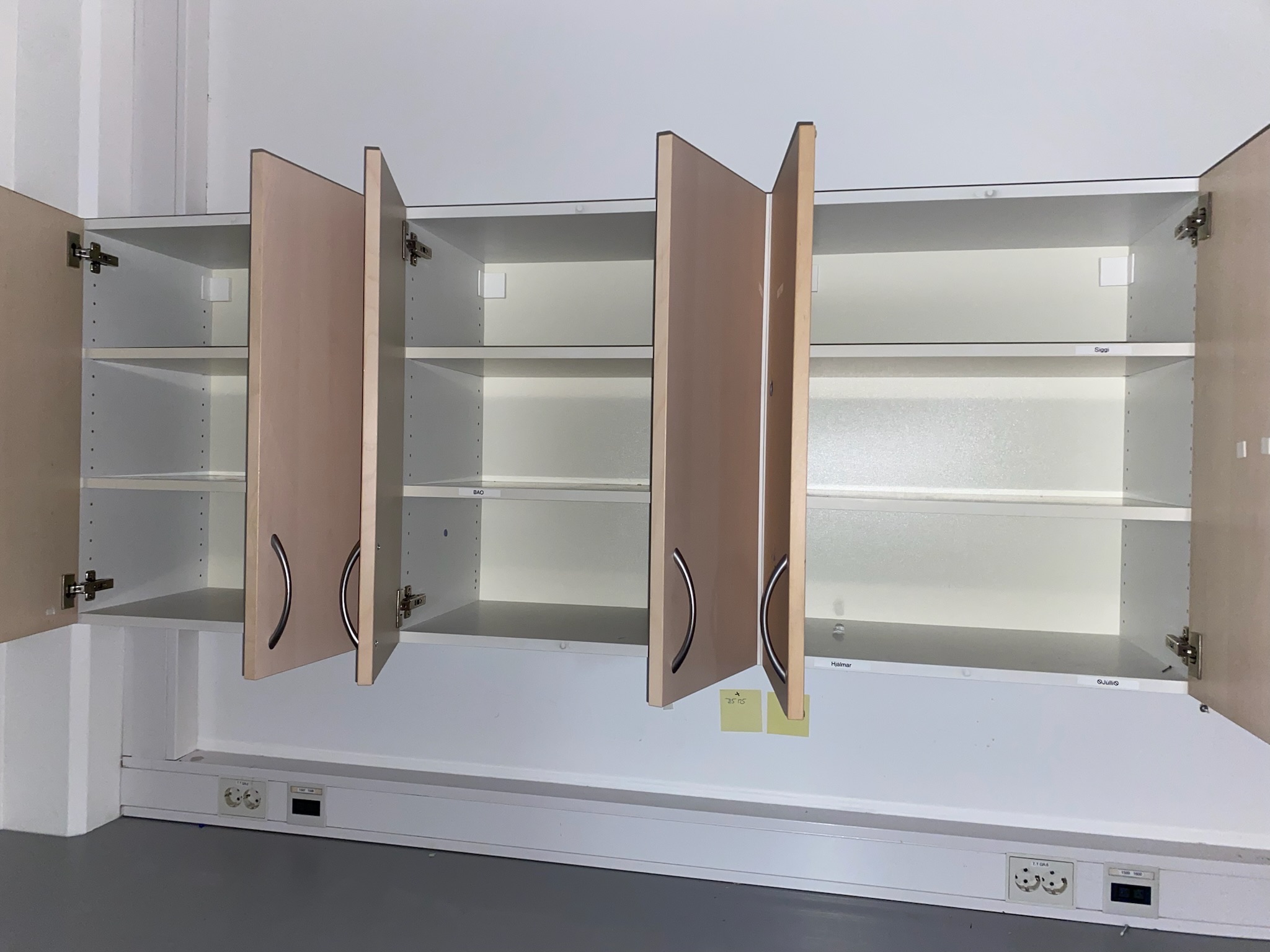 SELT / SOLD Skápainnrétting, B223 x D62 sm. 5