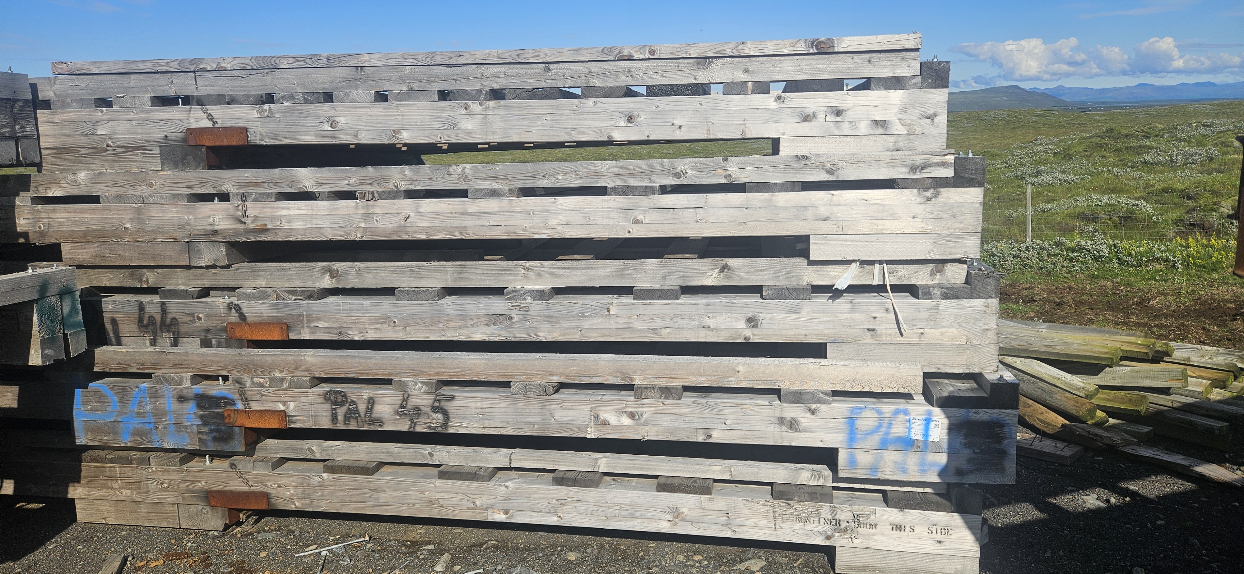 SELT / SOLD Timburrammar dregarar - timburfleti 12x2 - Pnr. 850 Hella 3