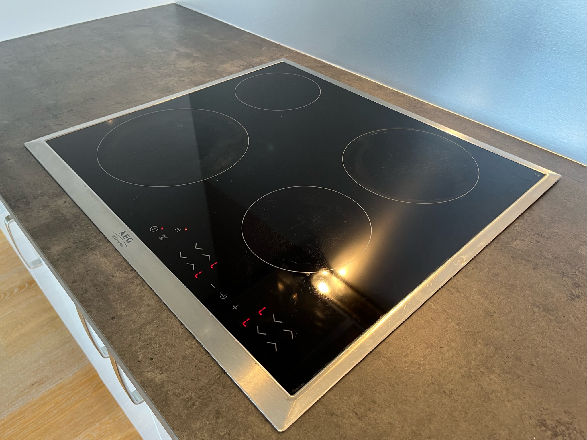 Selt - sold AEG keramikhelluborð