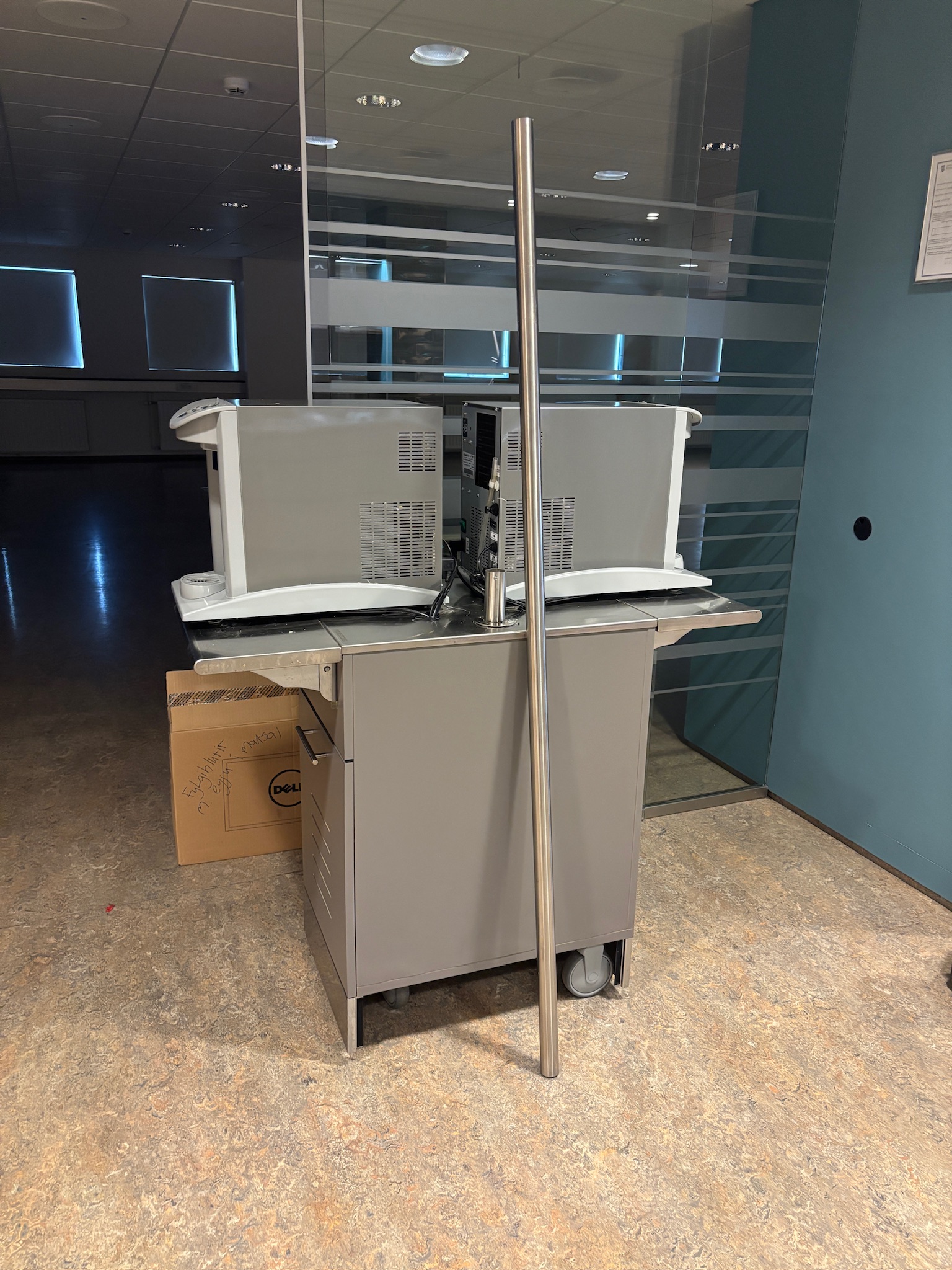 SELT / SOLD Metos undirborð/preppborð - með 2 sóda/vatnsvélum, B115/D46xH90 sm. 3