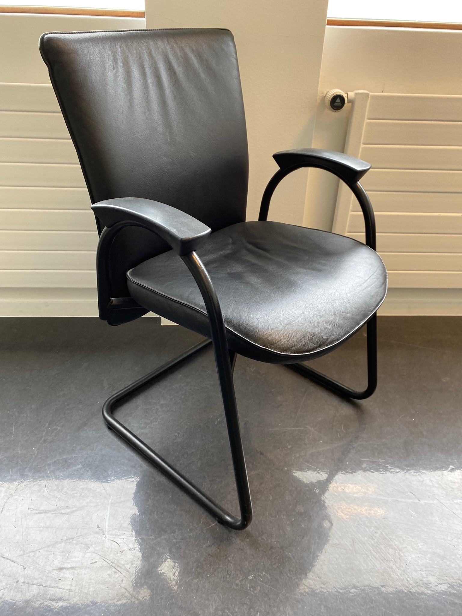 SELT / SOLD Interstuhl leður fundarstólar frá Pennanum