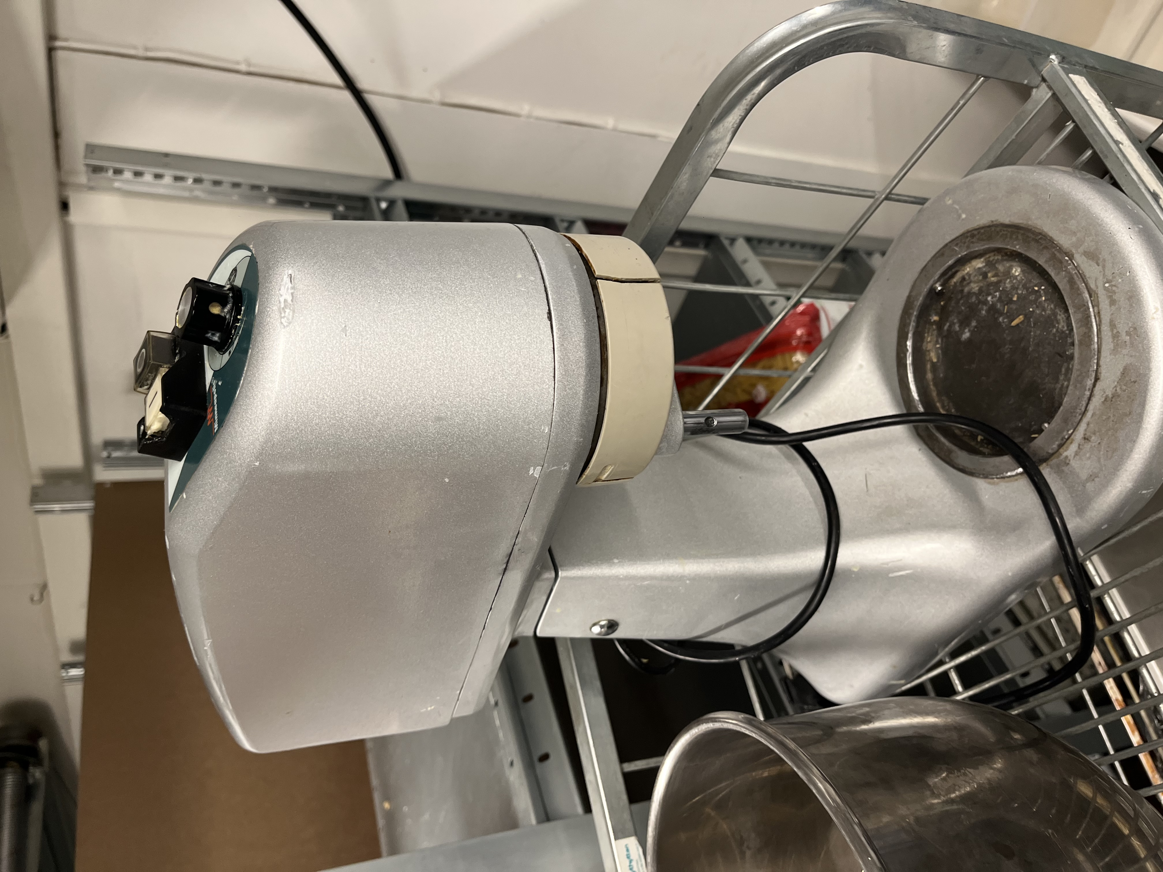 Selt - sold Minneapolis electric mixer - hrærivél