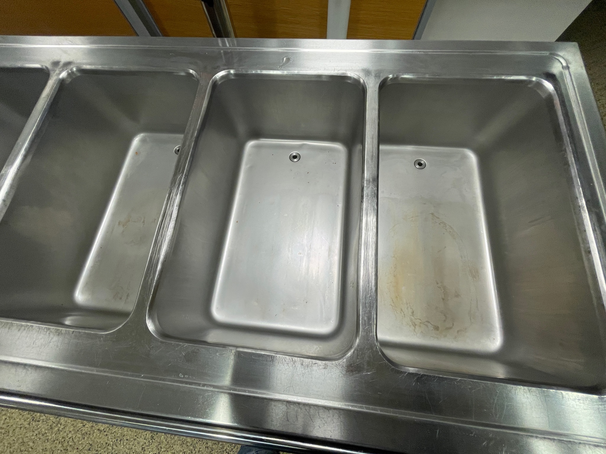 SELT / SOLD - Gastro hitaborð - mötuneytisvagn 3