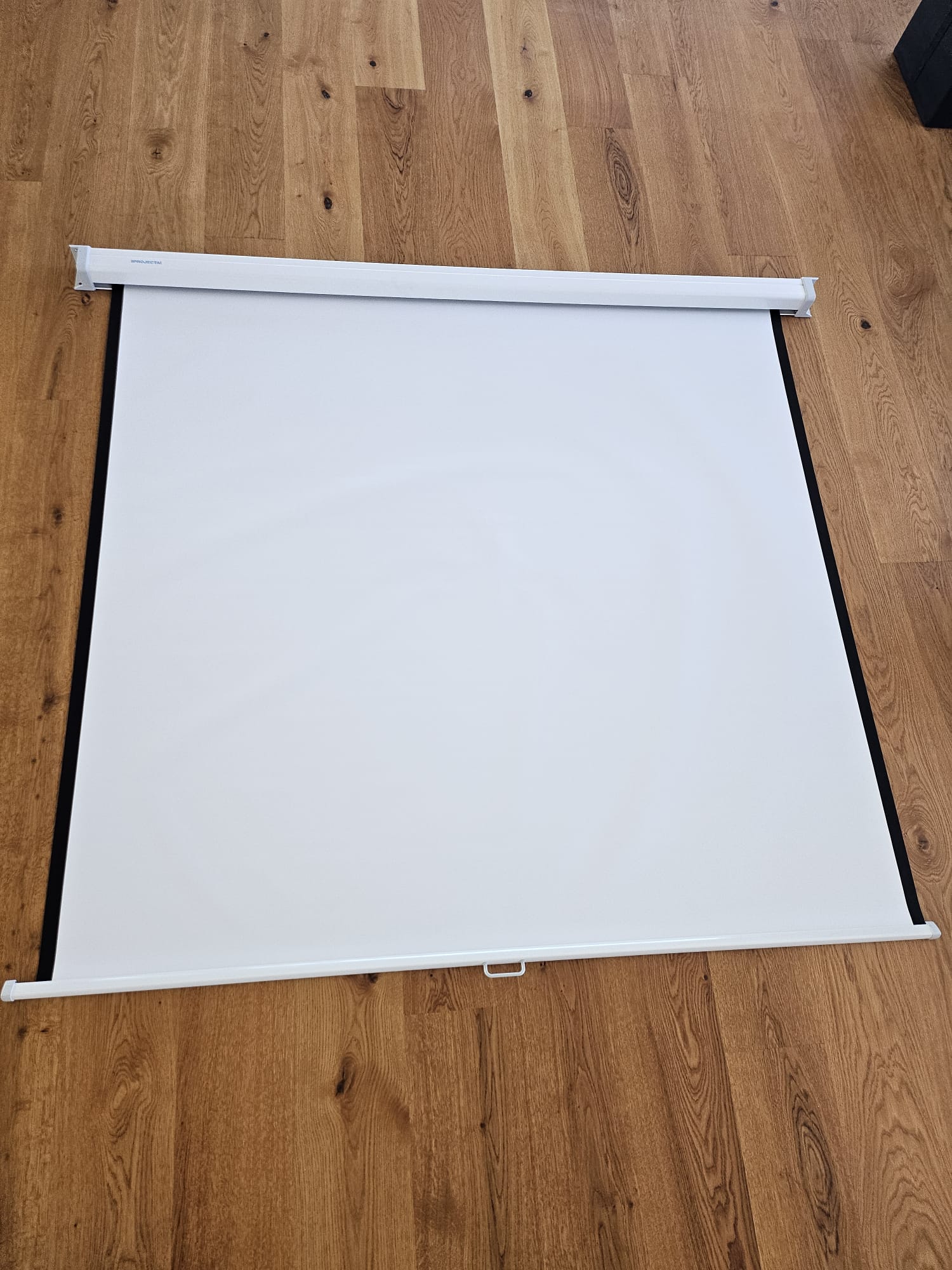 SELT / SOLD Projecta sýningartjald frá Ofar, B150xH140sm.