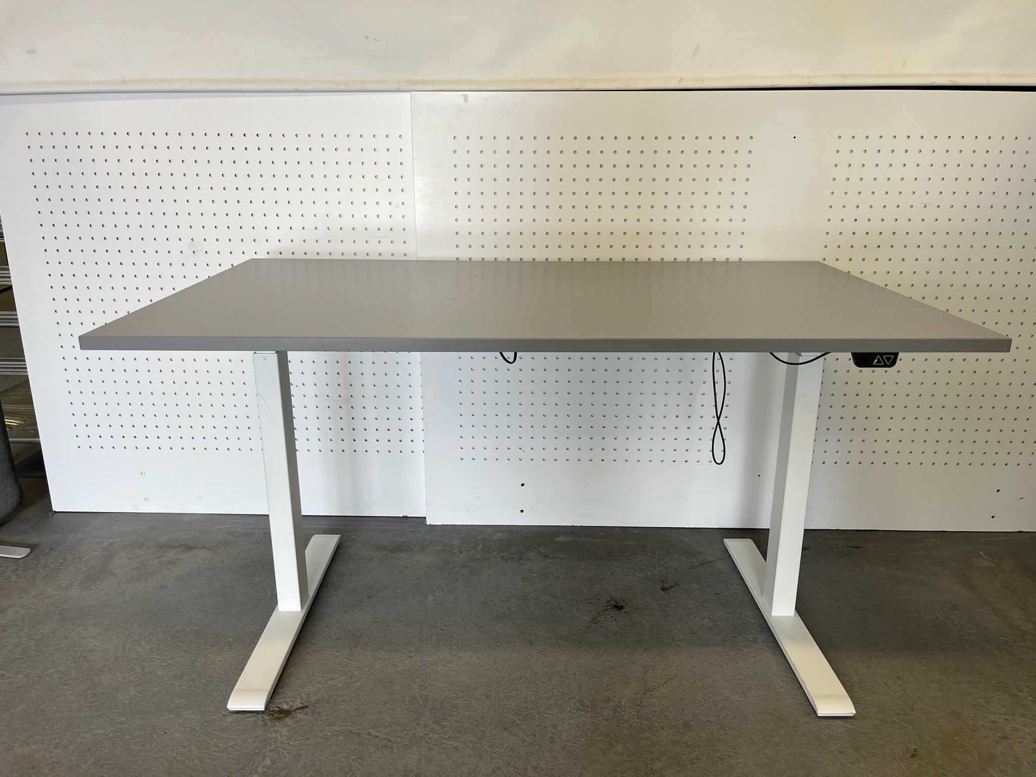 SELT / SOLD IKEA rafmagnsborð, B140xD80sm. 2