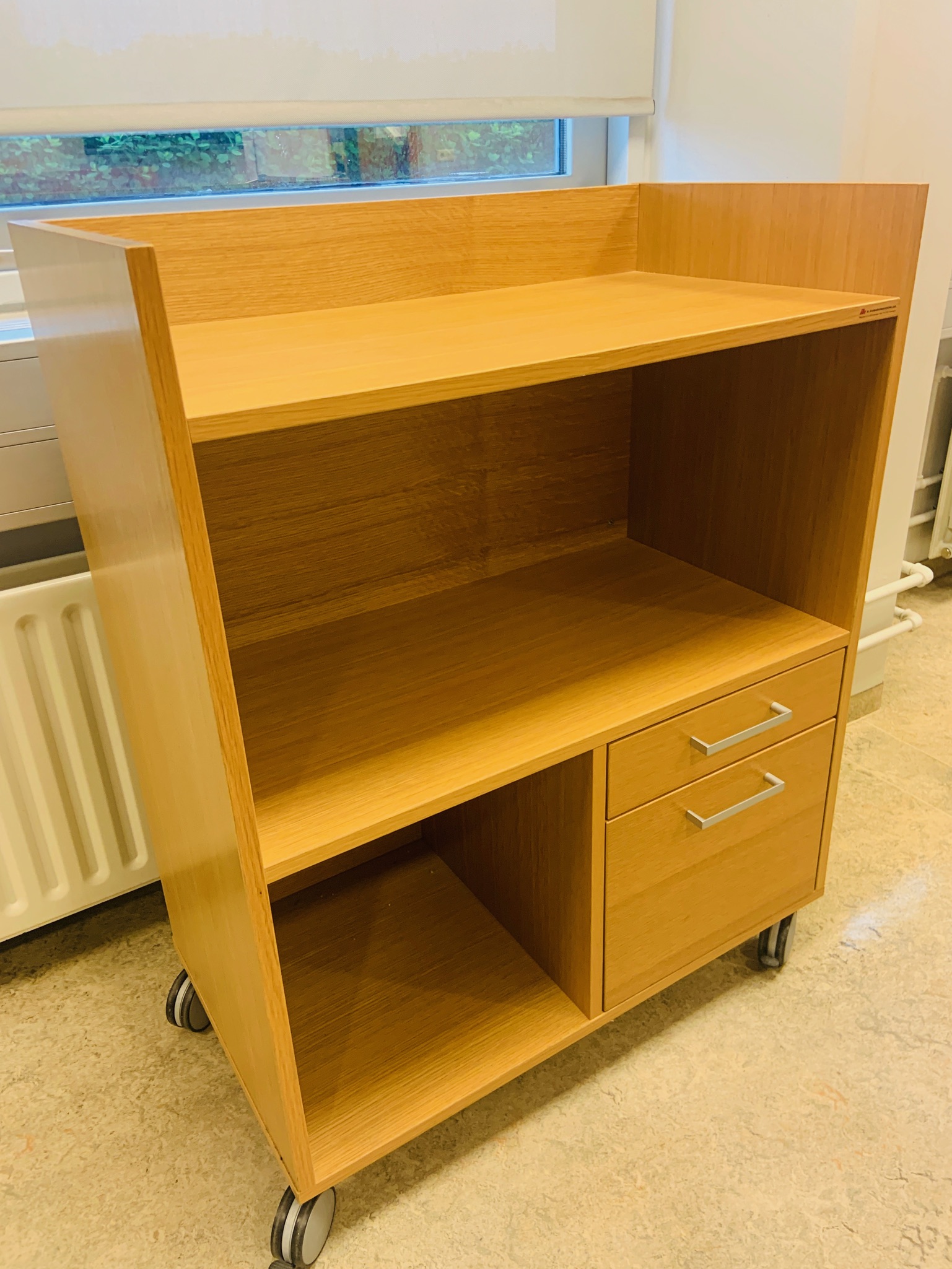 SELT / SOLD Skrifstofuskápur á hjólum frá Á.Guðmundsson