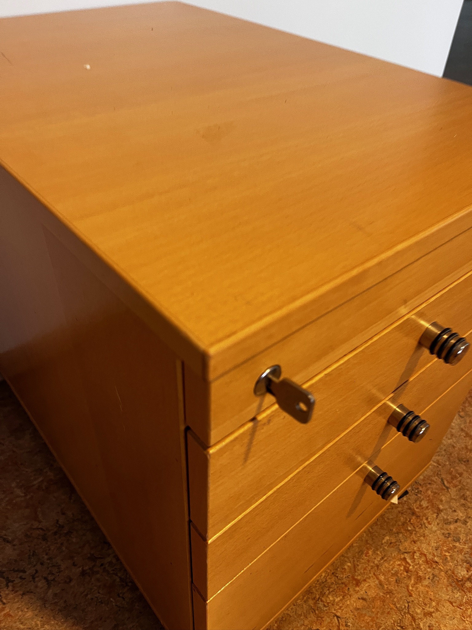 SELT / SOLD Skrifstofukálfur frá Á. Guðmundsson 3