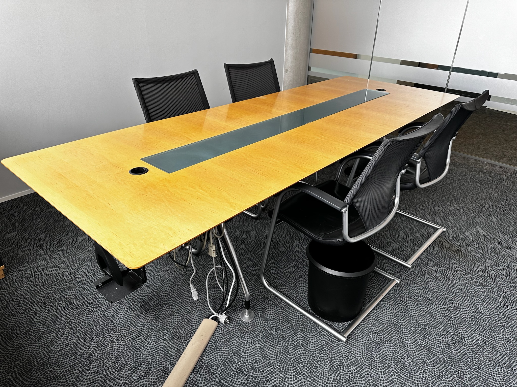 SELT / SOLD Vitra fundarborð frá Pennanum, 8-10 manna, L280 x B100 x H74 sm. 6