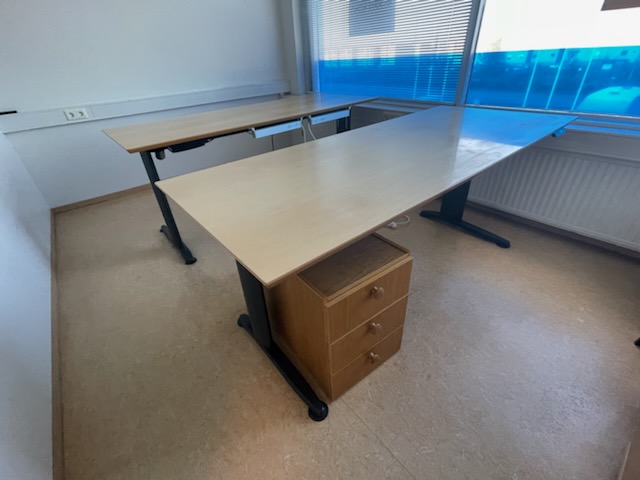 SELT - Rafmagnsborð frá Á. Guðmundsson 180x80 - Innan við 5 borð til 2