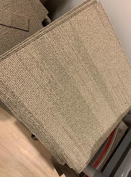 SELT / SOLD -Teppaflísar 50sm x 50sm 3