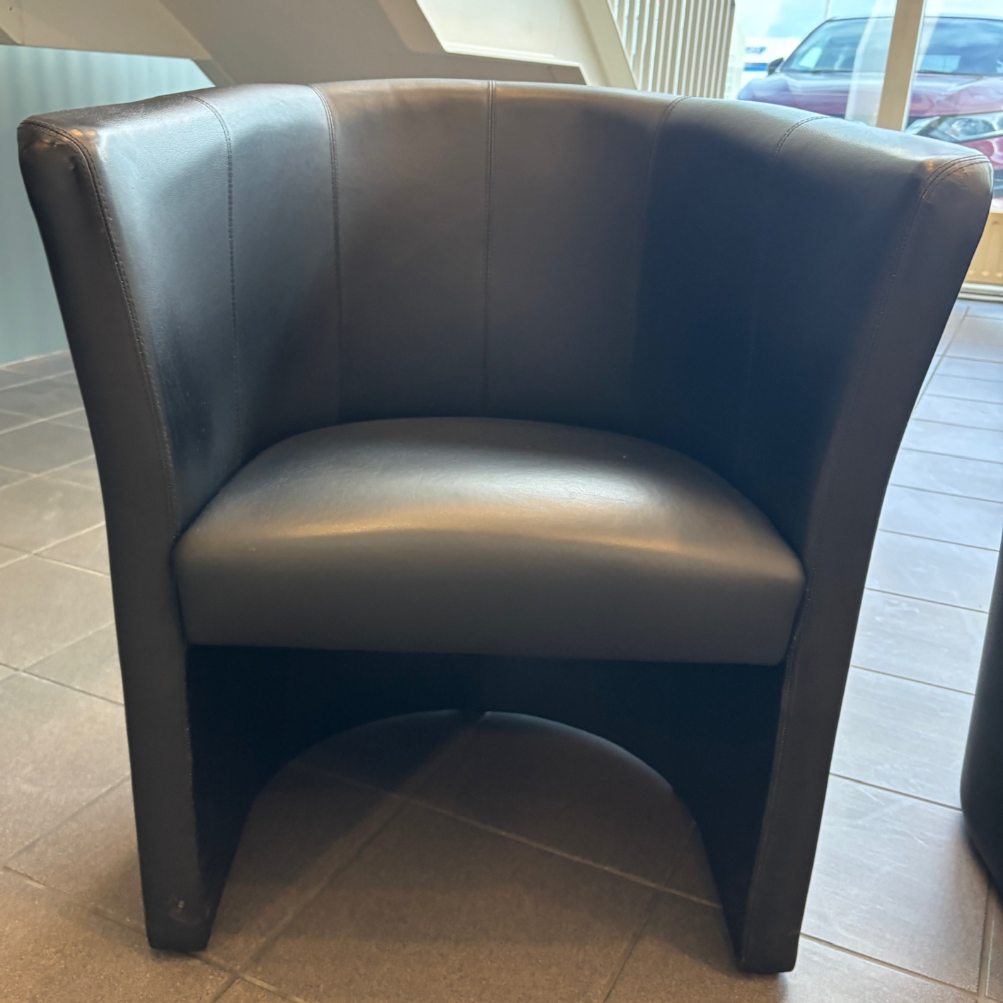 SELT / SOLD NowyStyl leður armstóll frá Pennanum (2 stk.)