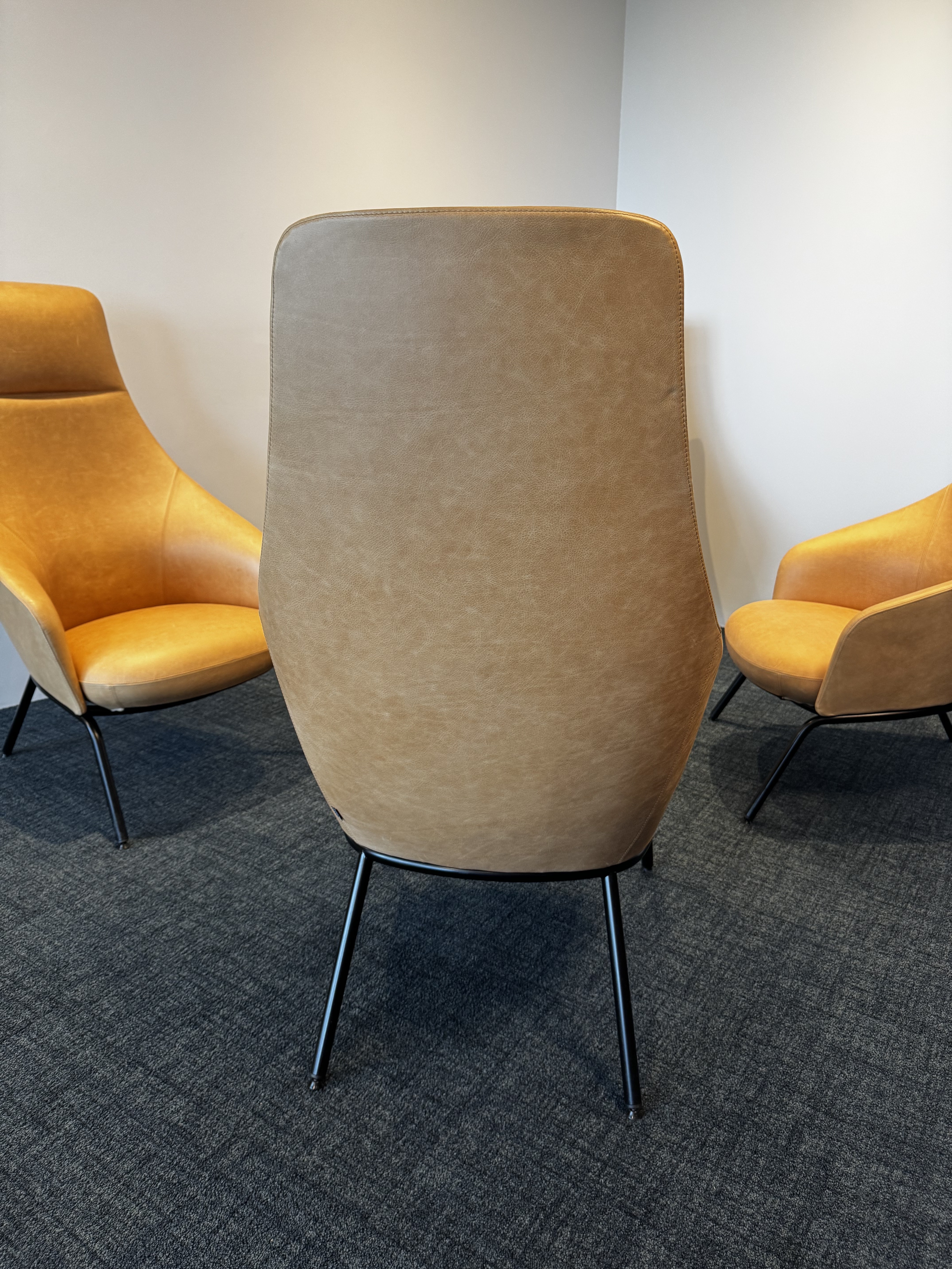 SELT / SOLD Sitland leðurhægindastóll frá Ítalíu 3